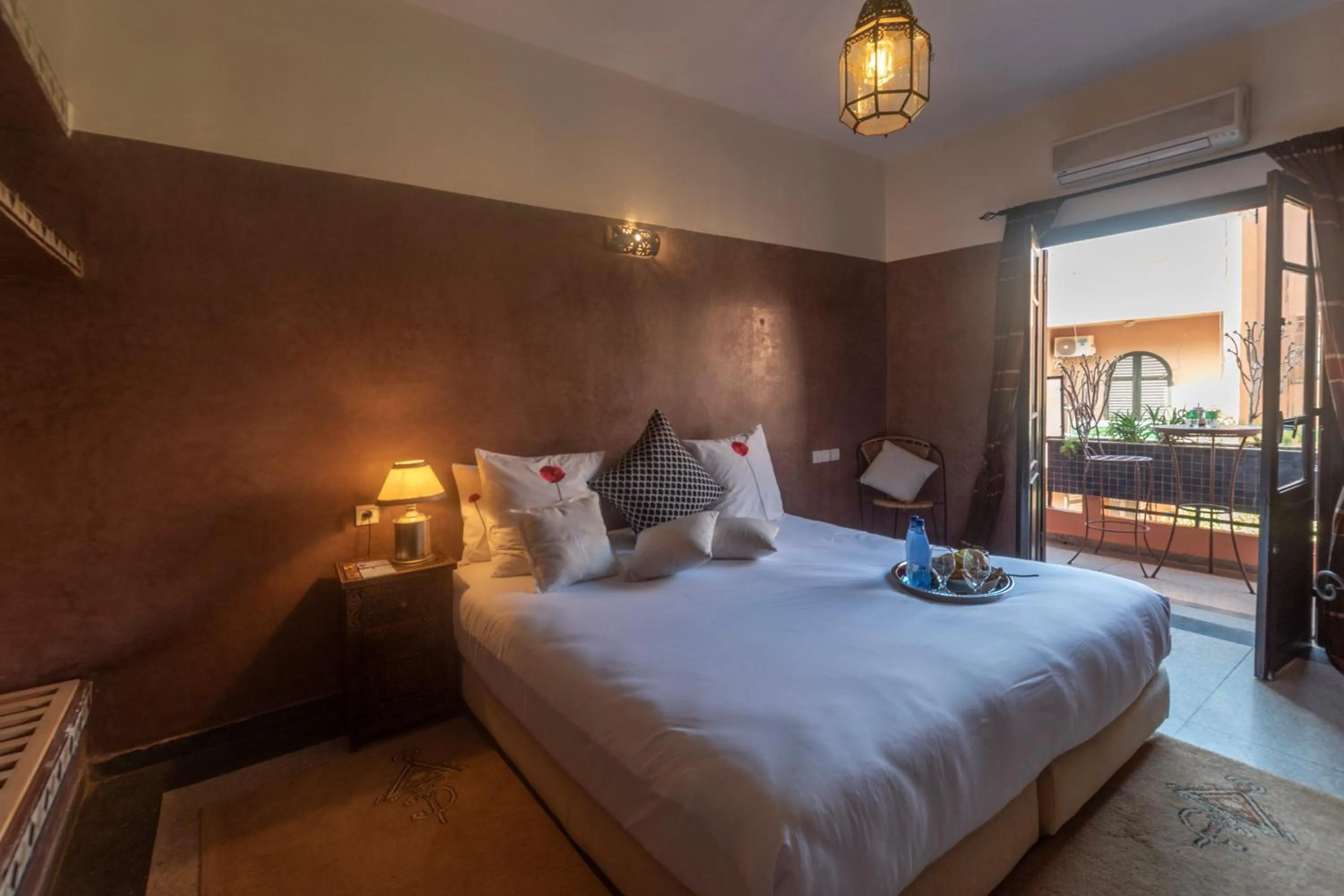 Bed in Villa Soraya Hammam & Jacuzzi