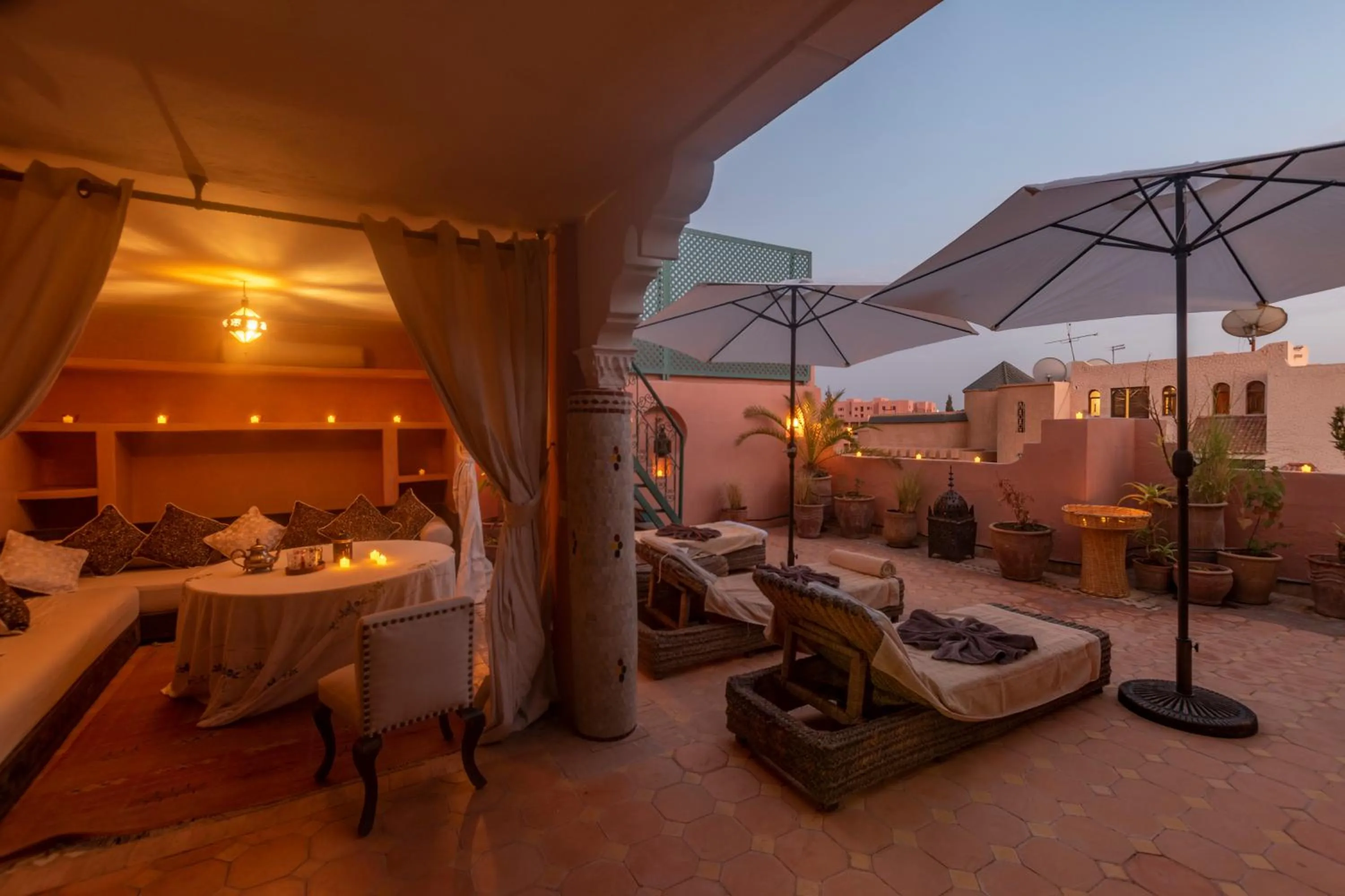 Restaurant/places to eat in Villa Soraya Hammam & Jacuzzi