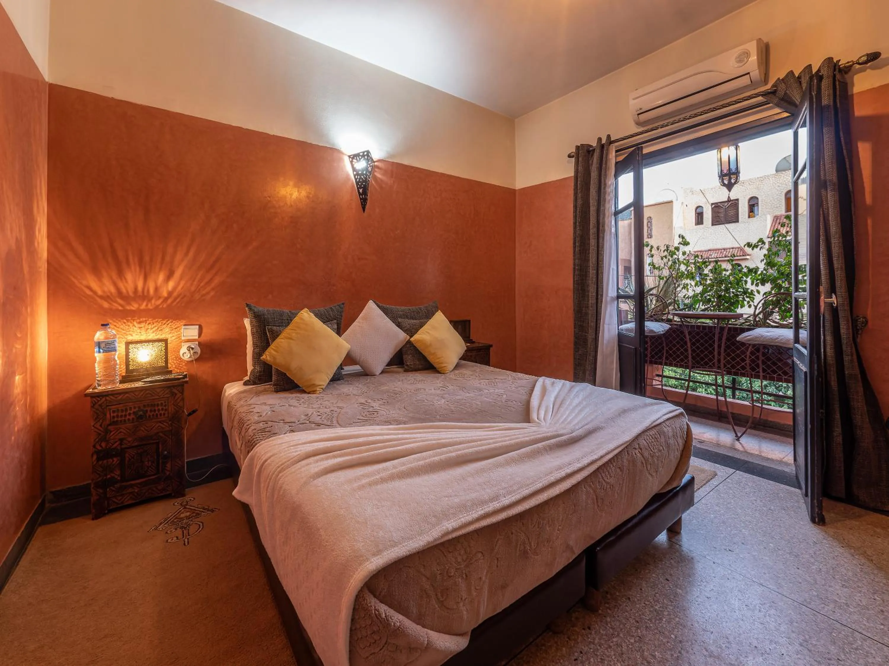 Bed in Villa Soraya Hammam & Jacuzzi