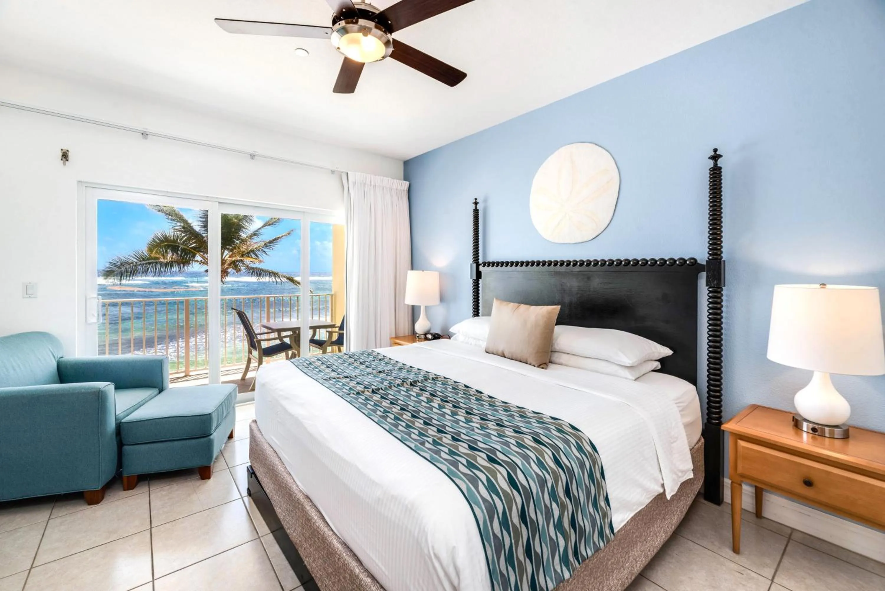 Bedroom, Bed in Wyndham Reef Resort, Grand Cayman