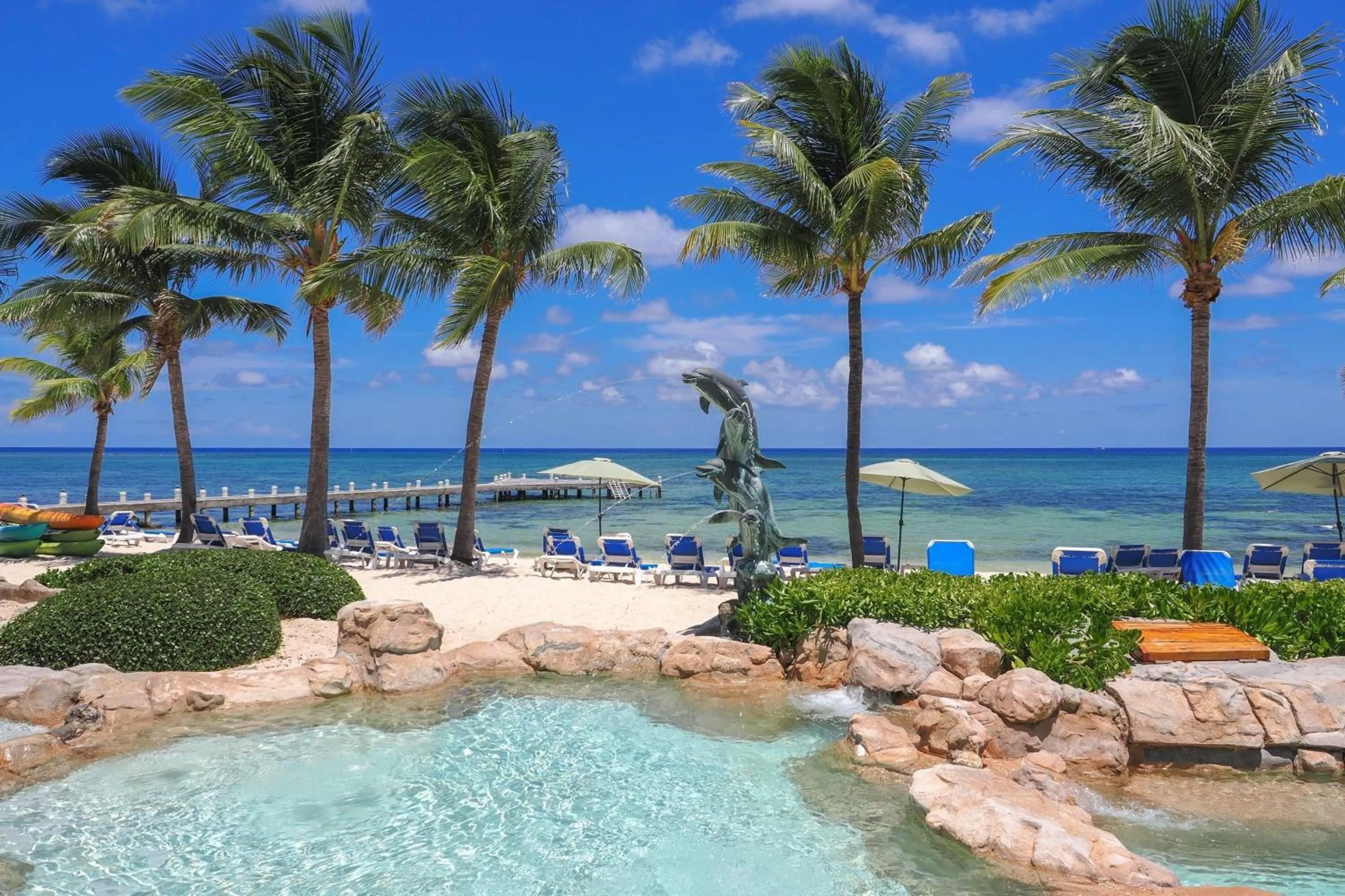 Swimming pool in Wyndham Reef Resort, Grand Cayman