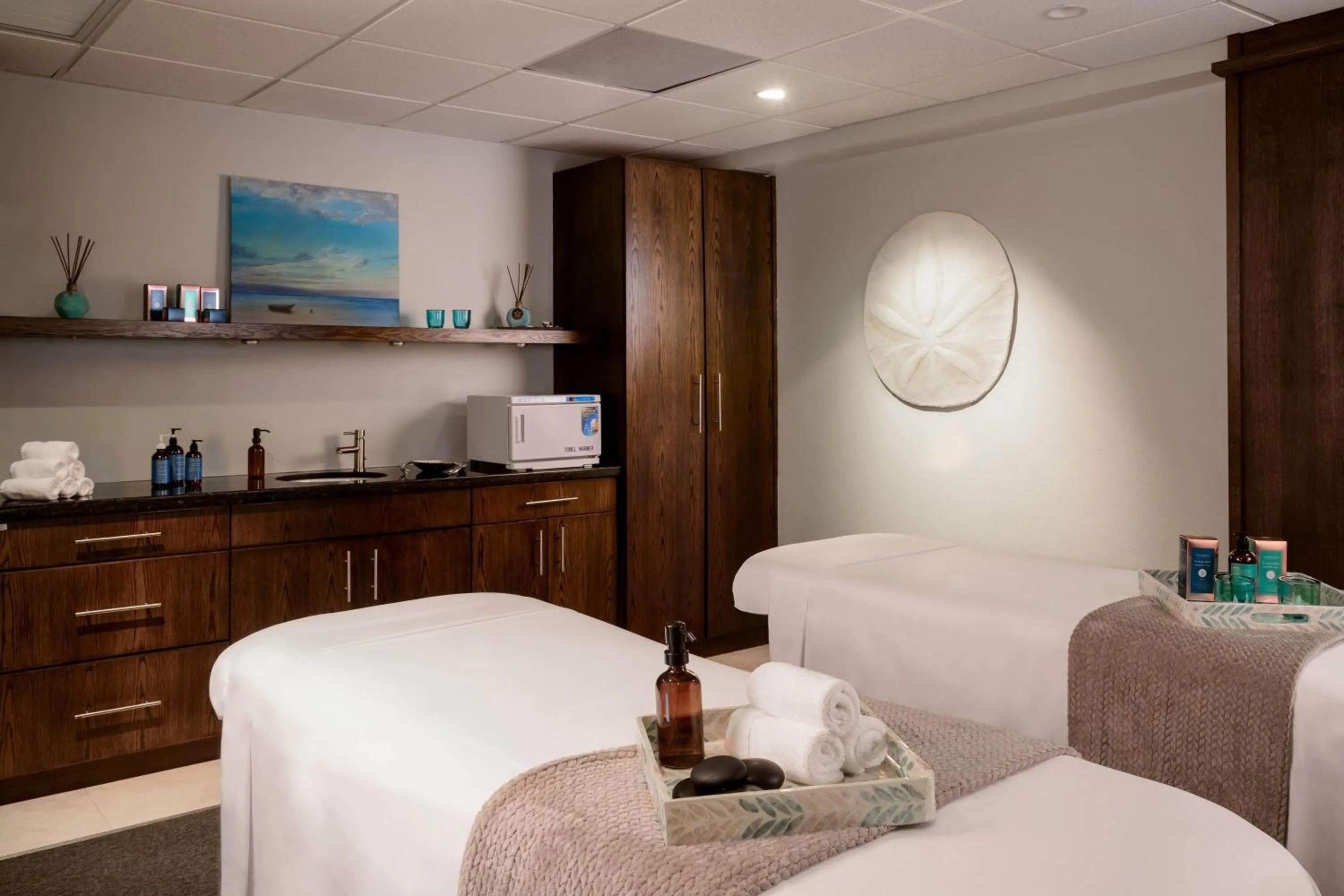 Spa and wellness centre/facilities, Bed in Wyndham Reef Resort, Grand Cayman