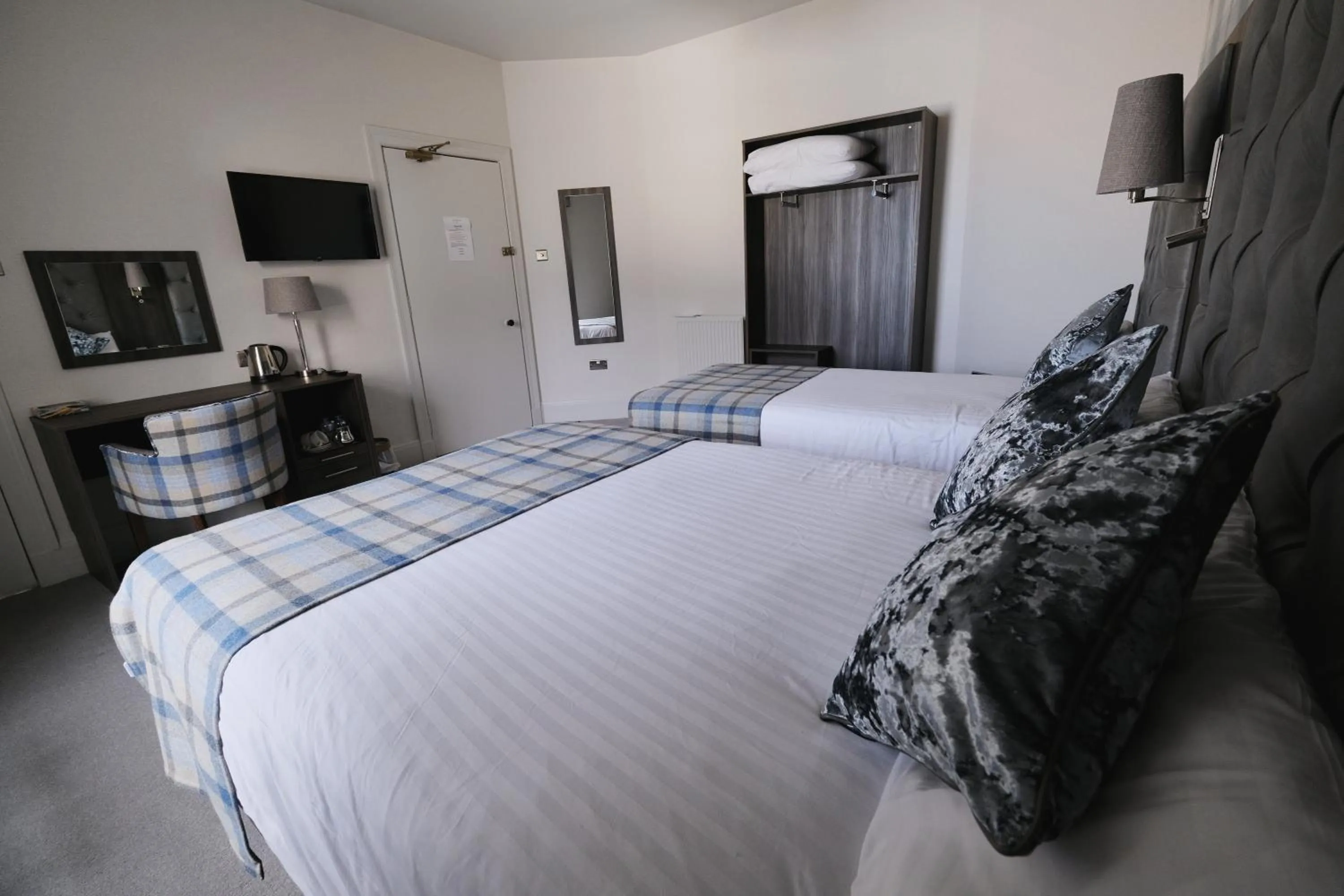 Bedroom, Bed in Fife Lodge Hotel