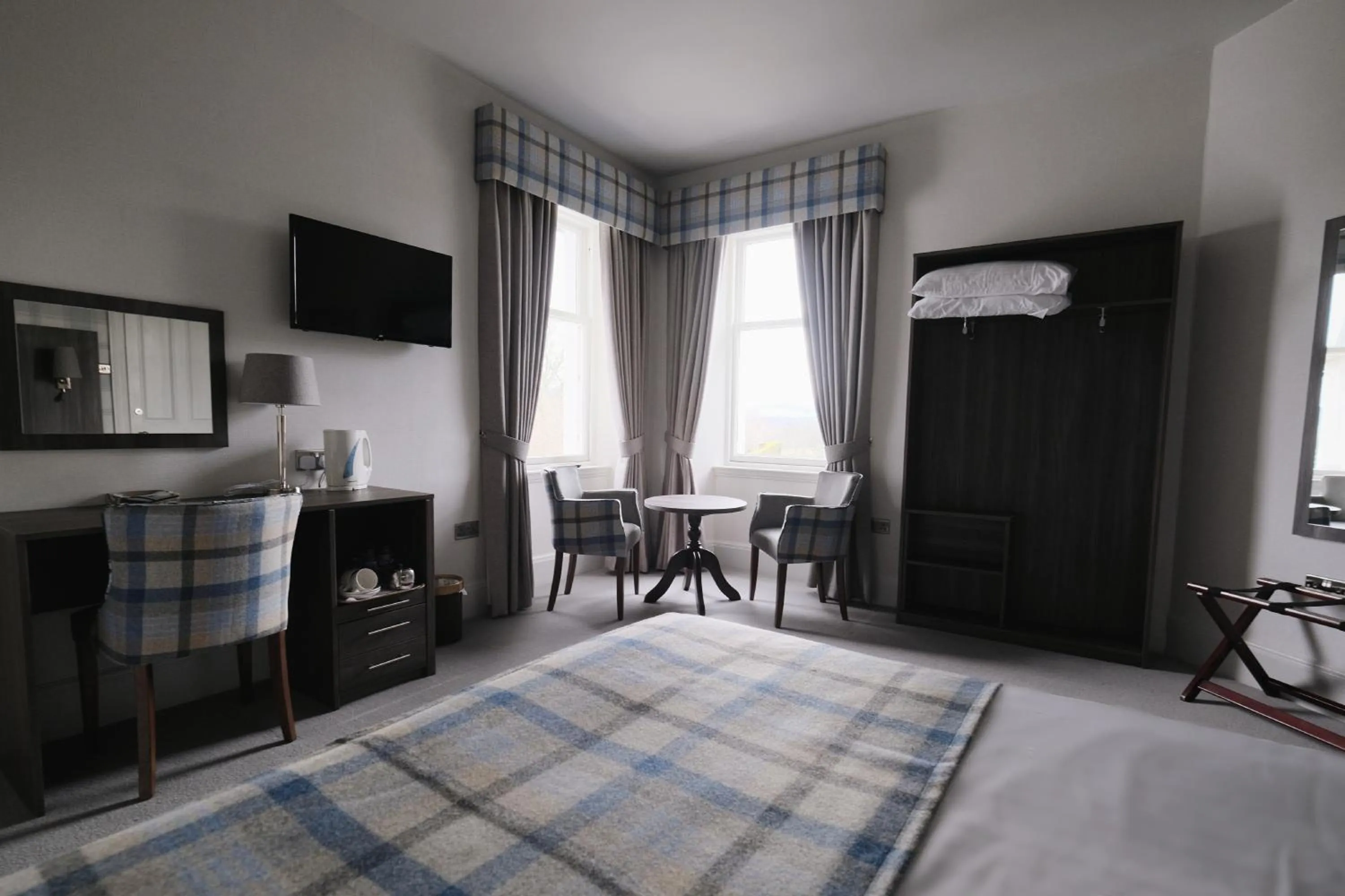 Bedroom, Bed in Fife Lodge Hotel