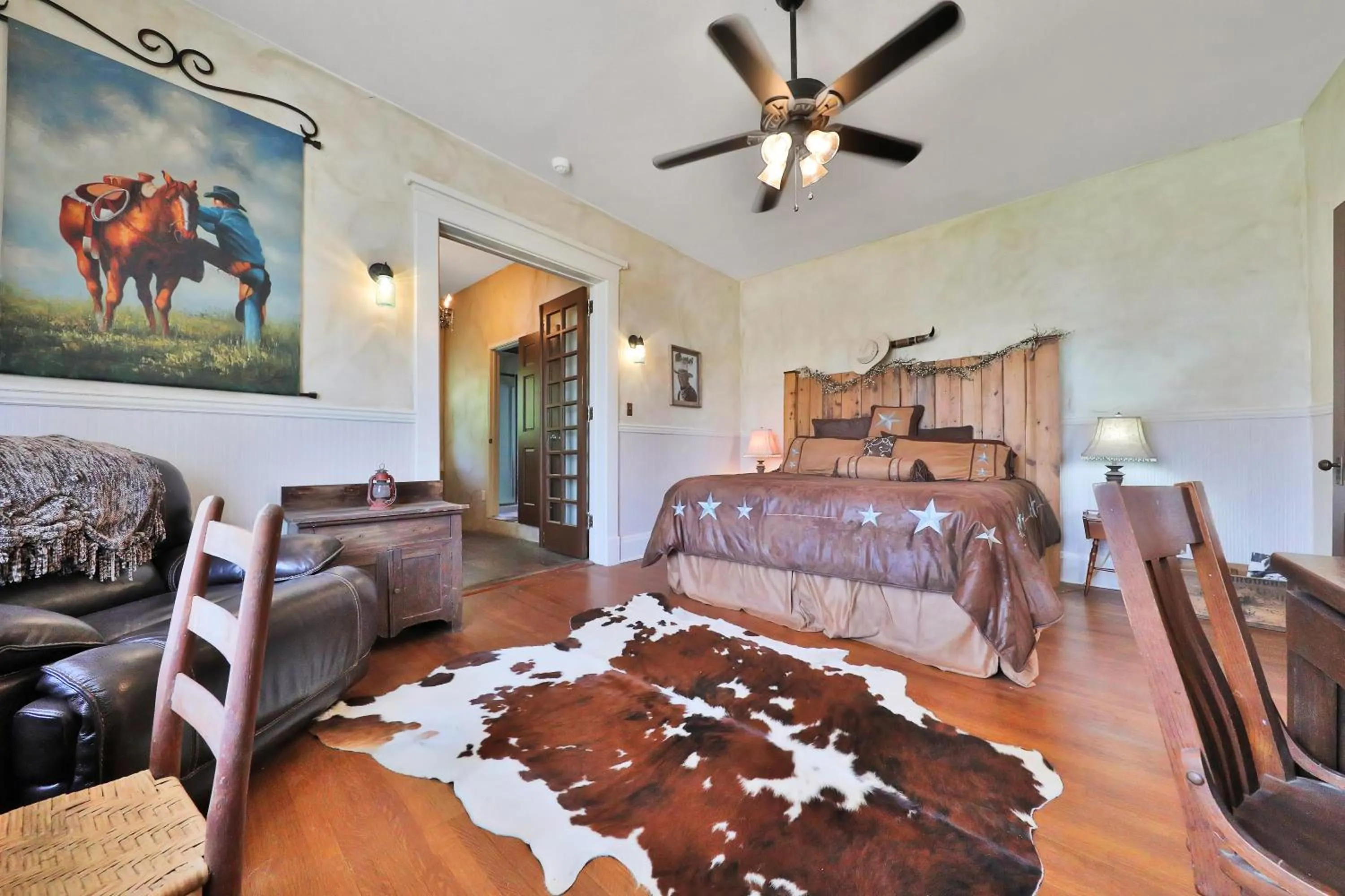 Seating area in The Lancaster Manor Bed and Breakfast