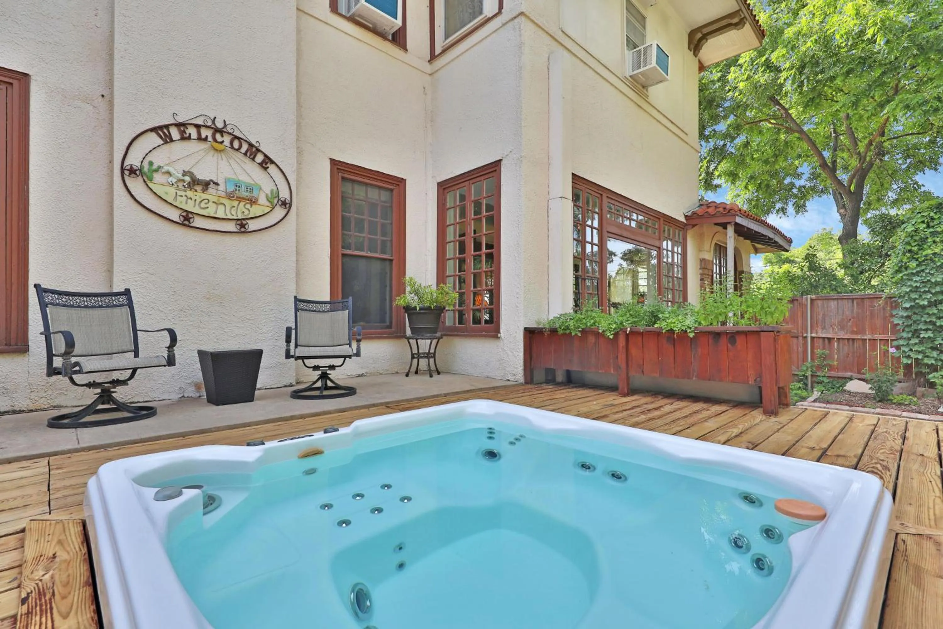 Hot Tub in The Lancaster Manor Bed and Breakfast