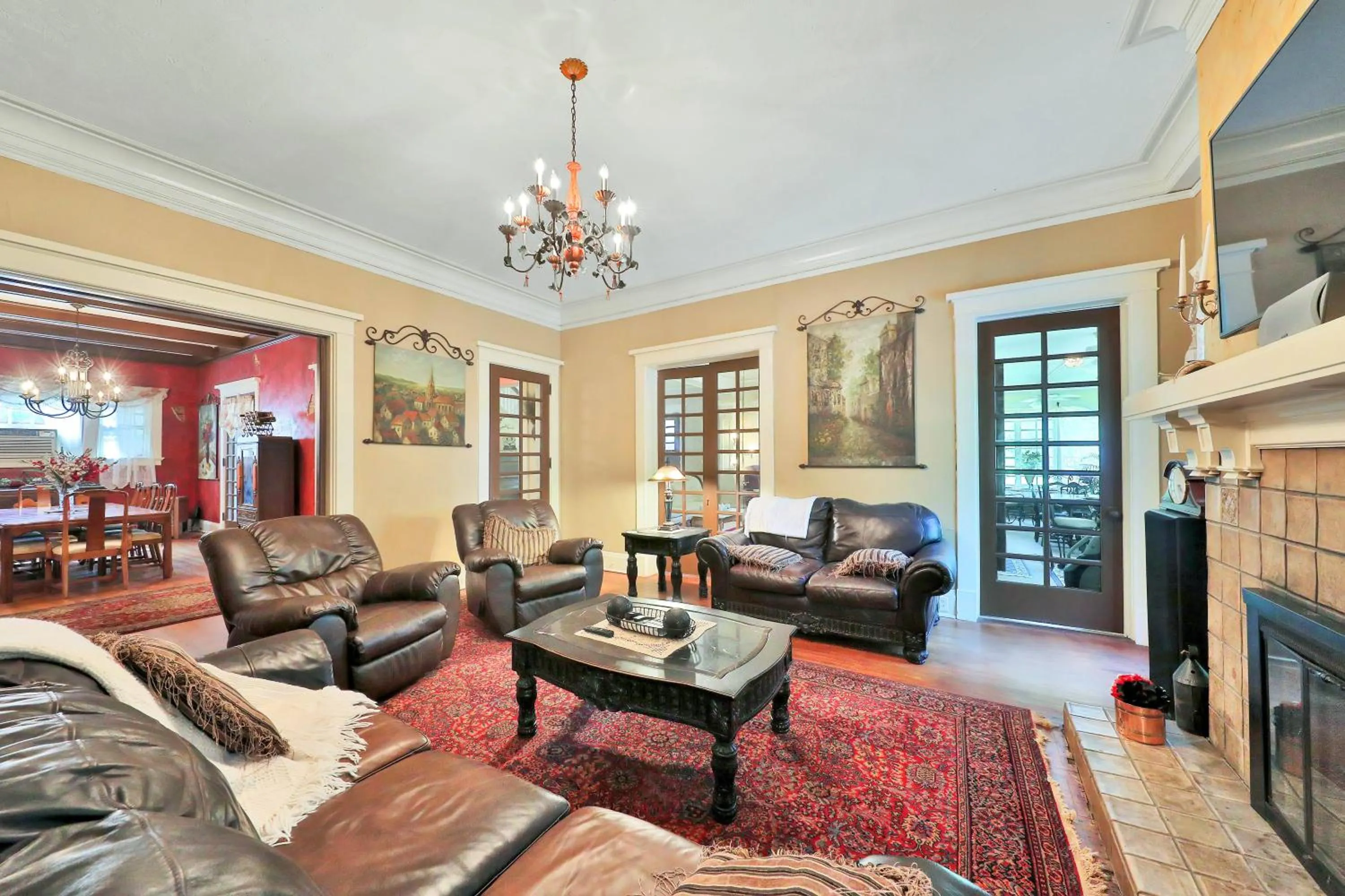 Living room in The Lancaster Manor Bed and Breakfast