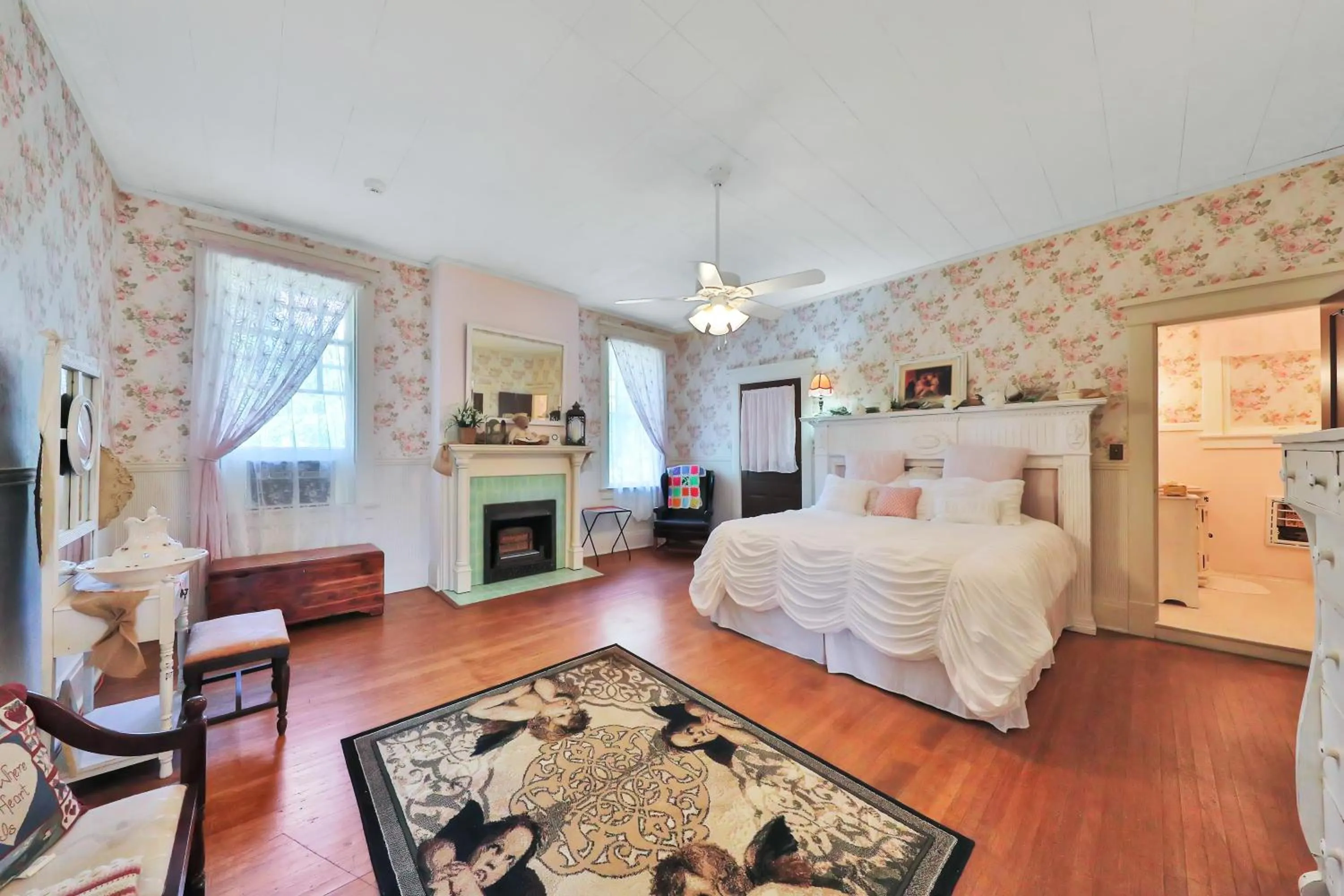 Seating area, Bed in The Lancaster Manor Bed and Breakfast