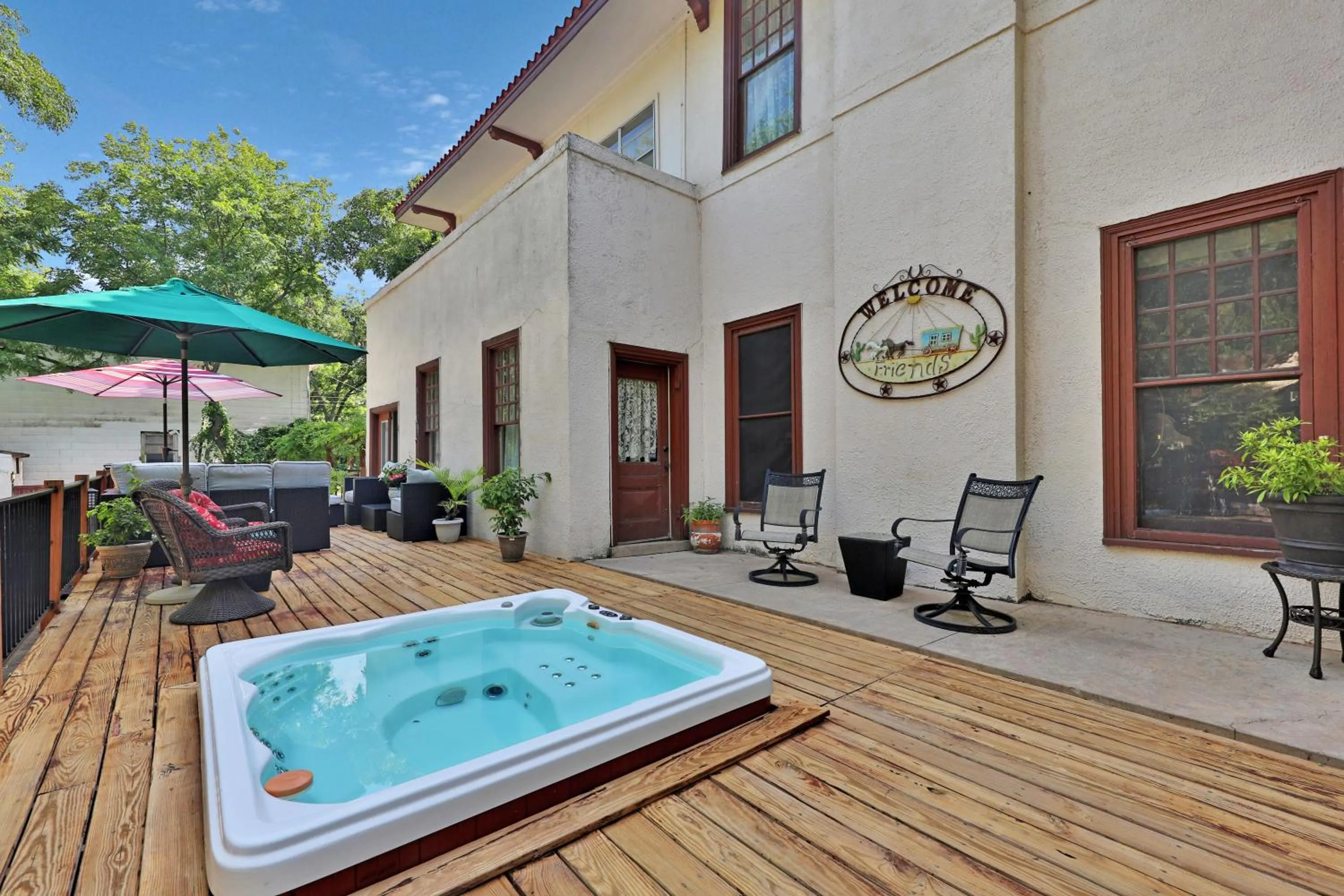 Hot Tub in The Lancaster Manor Bed and Breakfast