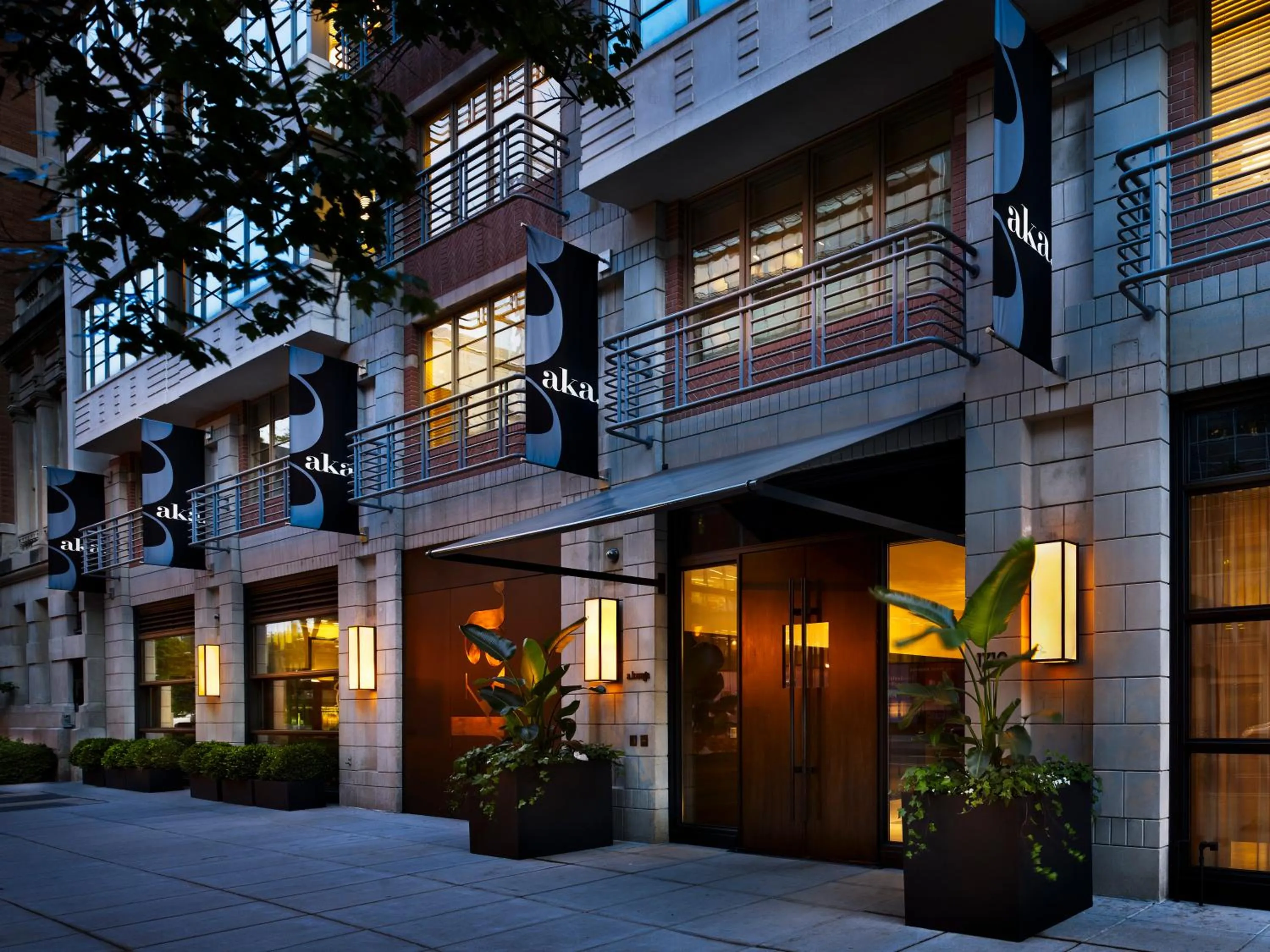 Facade/entrance in AKA White House