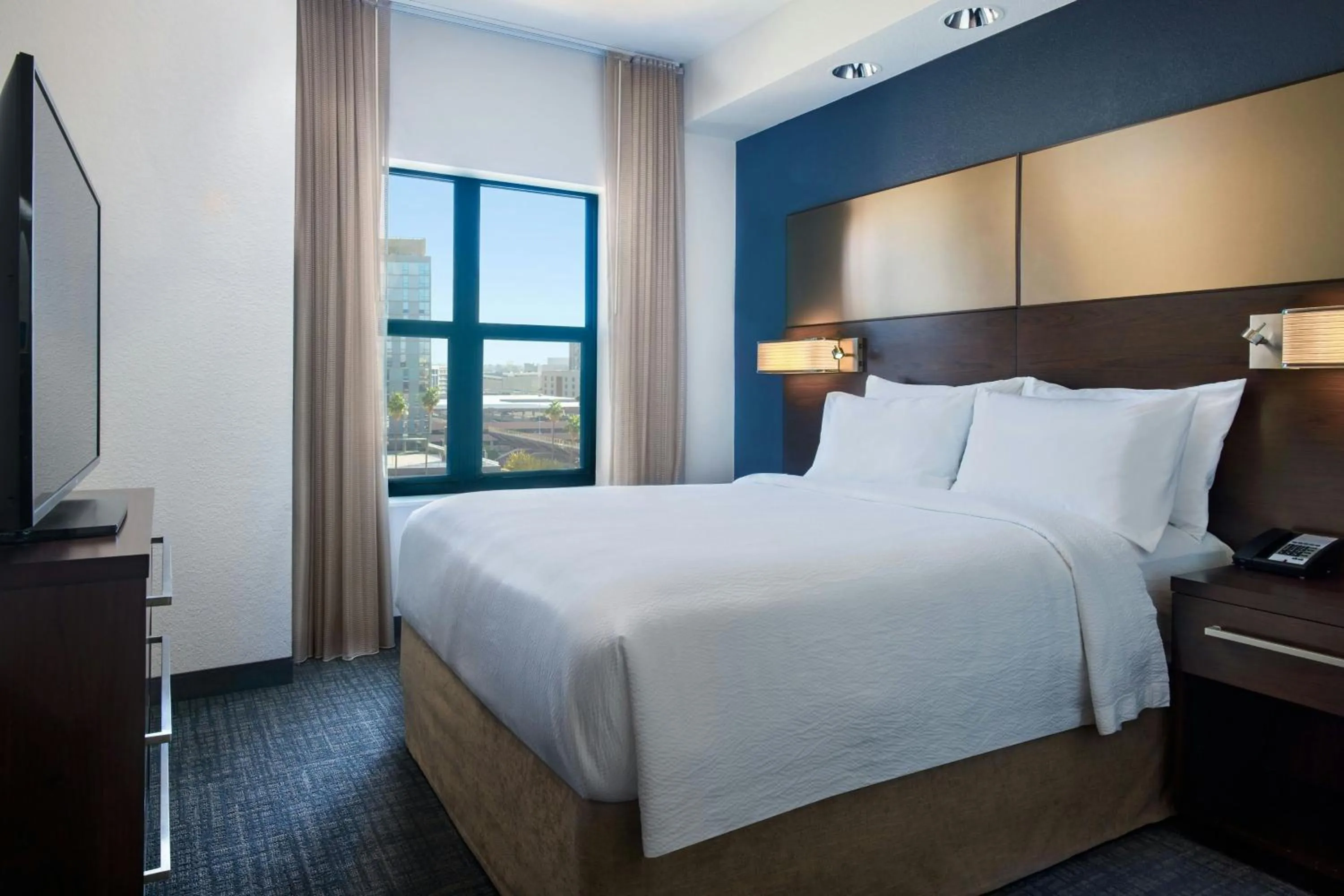 Photo of the whole room, Bed in Residence Inn by Marriott Tempe Downtown/University