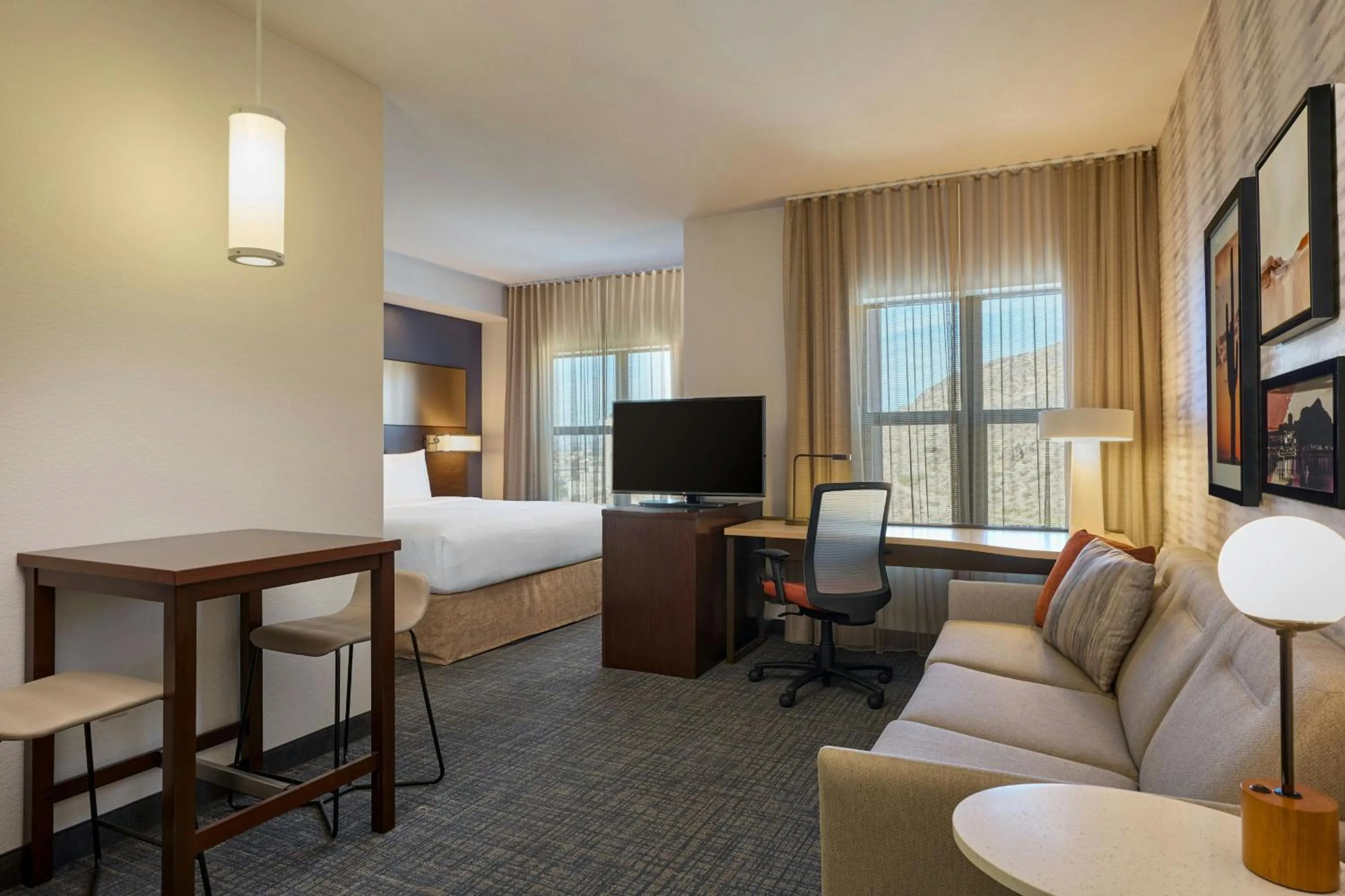 Photo of the whole room, Bed in Residence Inn by Marriott Tempe Downtown/University