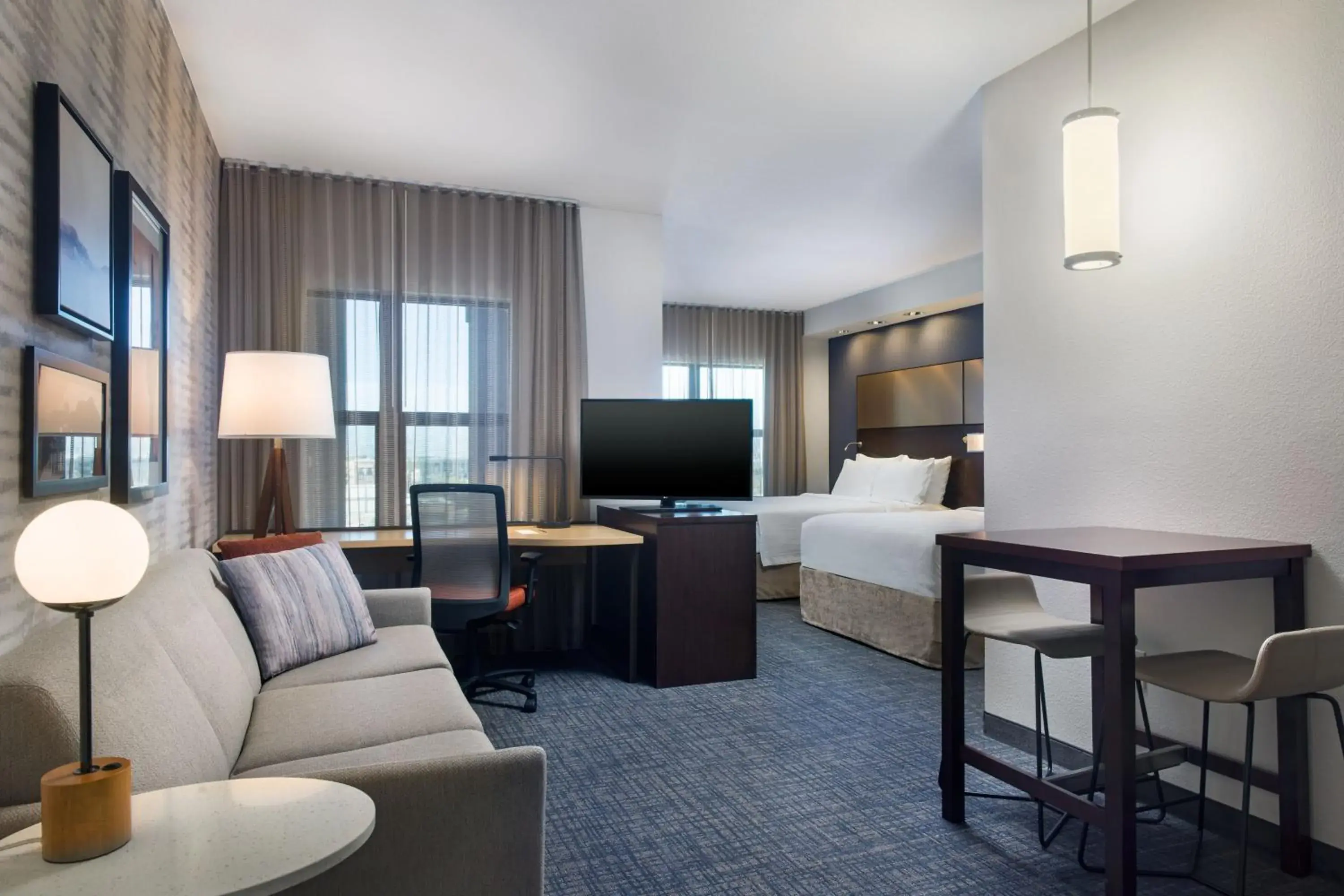 Queen Studio with Sofa Bed and Adapted Tub - Mobility and Hearing Accessible in Residence Inn by Marriott Tempe Downtown/University Queen Studio with Sofa Bed and Adapted Tub - Mobility and Hearing Accessible in Residence Inn by Marriott Tempe Downtown/University