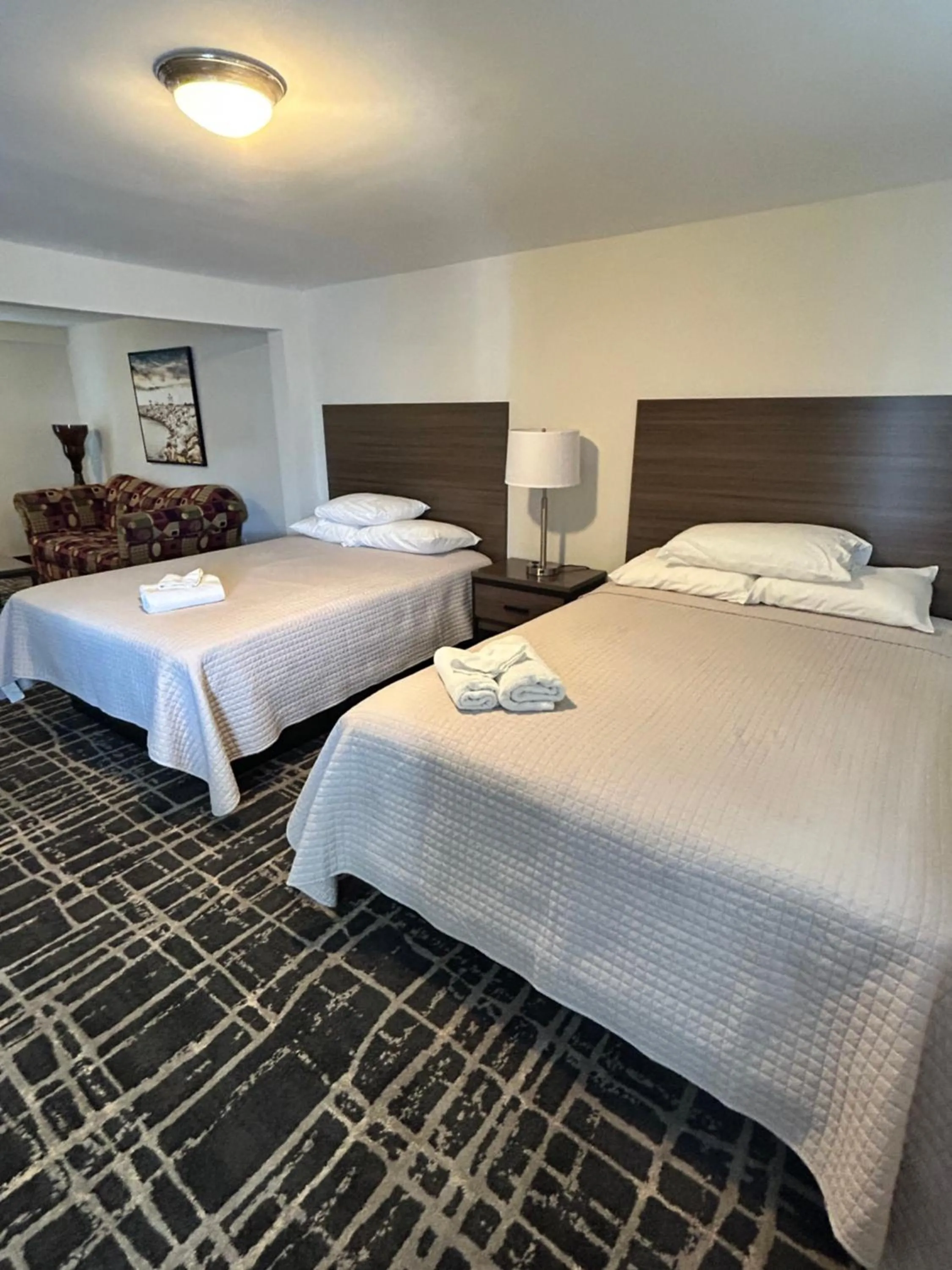 Restaurant/places to eat, Bed in Blue Wave Inn - Ocean City