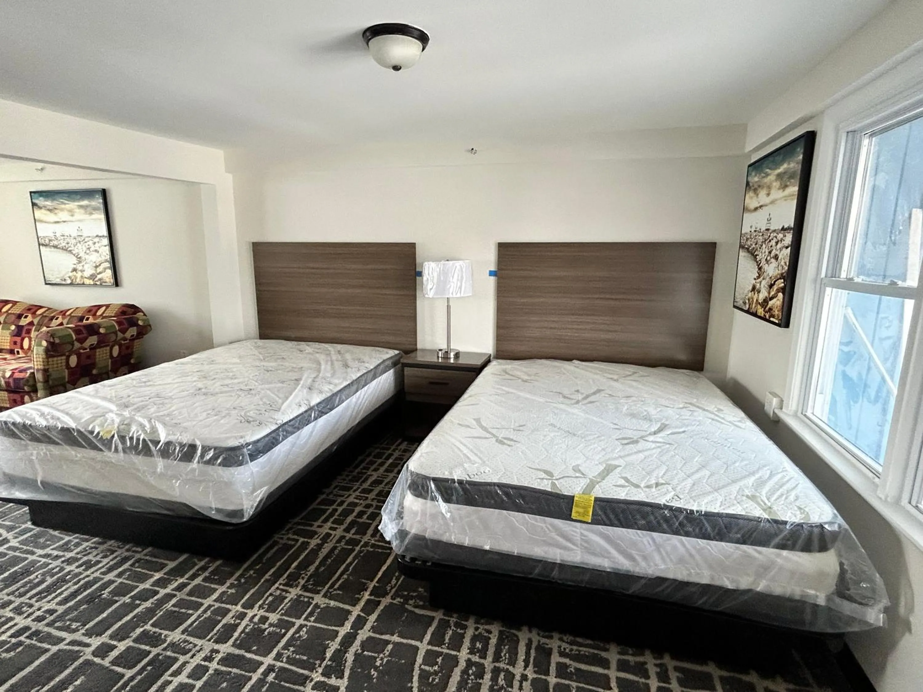 Restaurant/places to eat, Bed in Blue Wave Inn - Ocean City