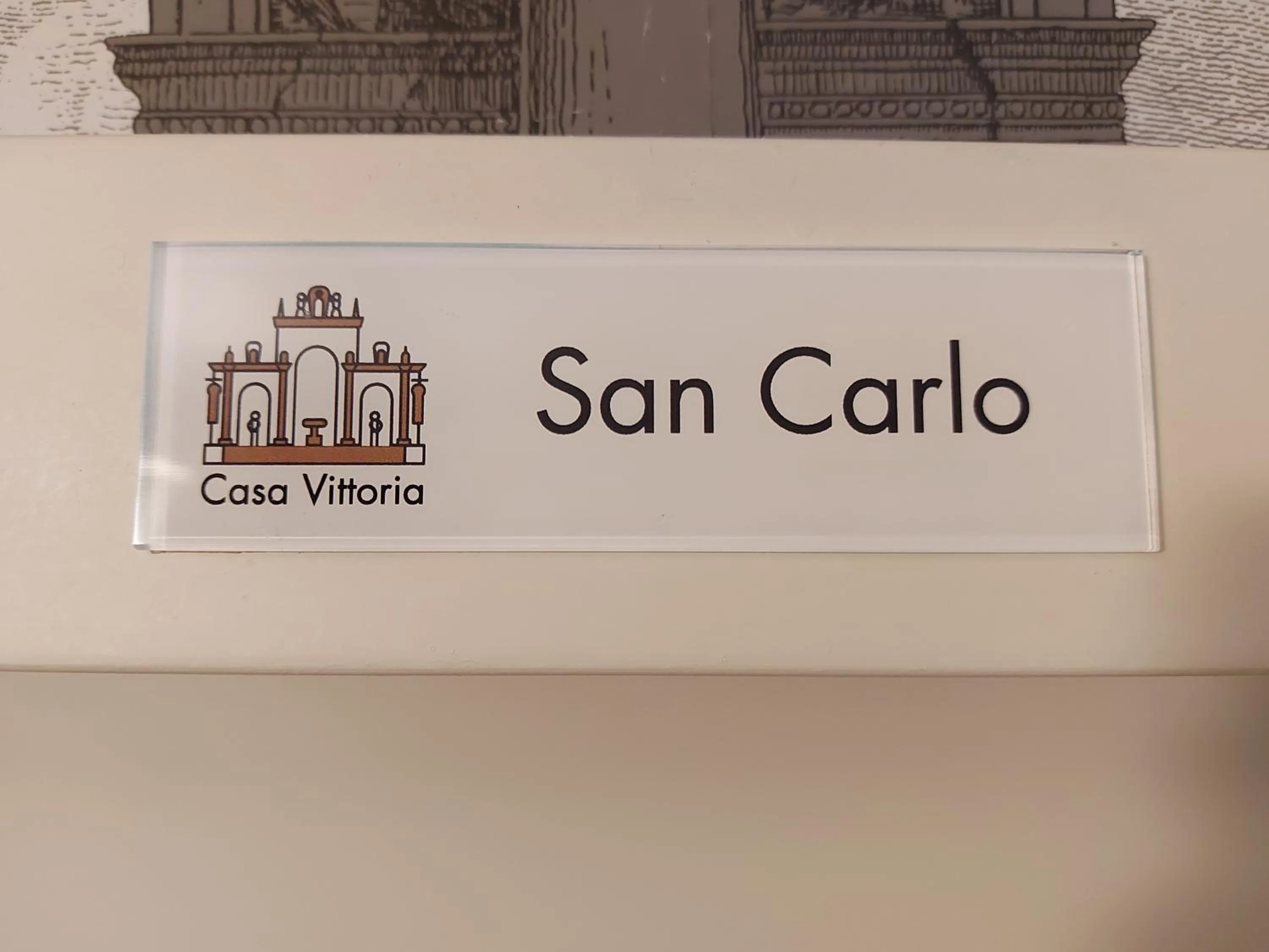 Text overlay in Casa Vittoria Napoli - Santa Lucia