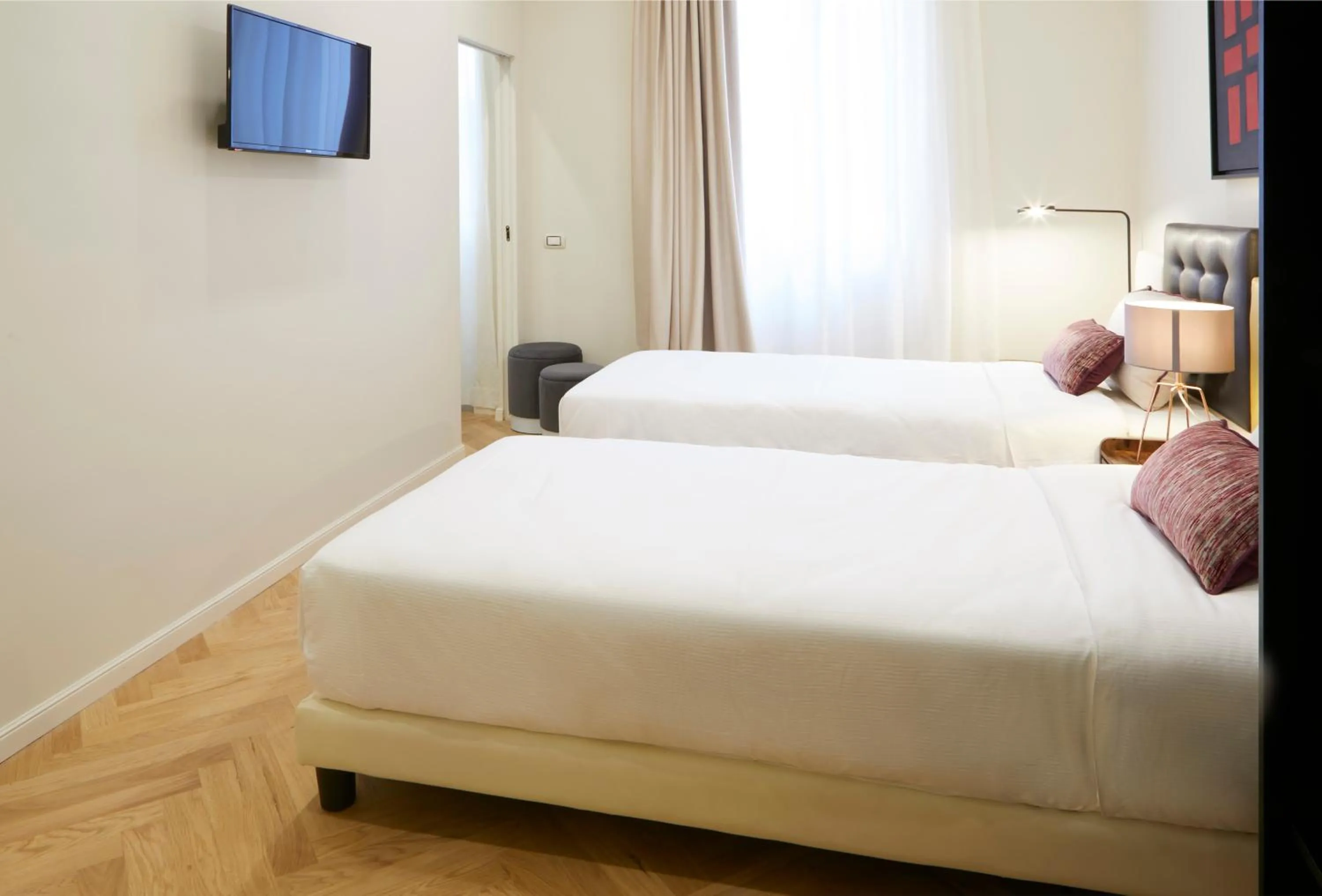 Photo of the whole room, Bed in Casa Vittoria Napoli - Santa Lucia