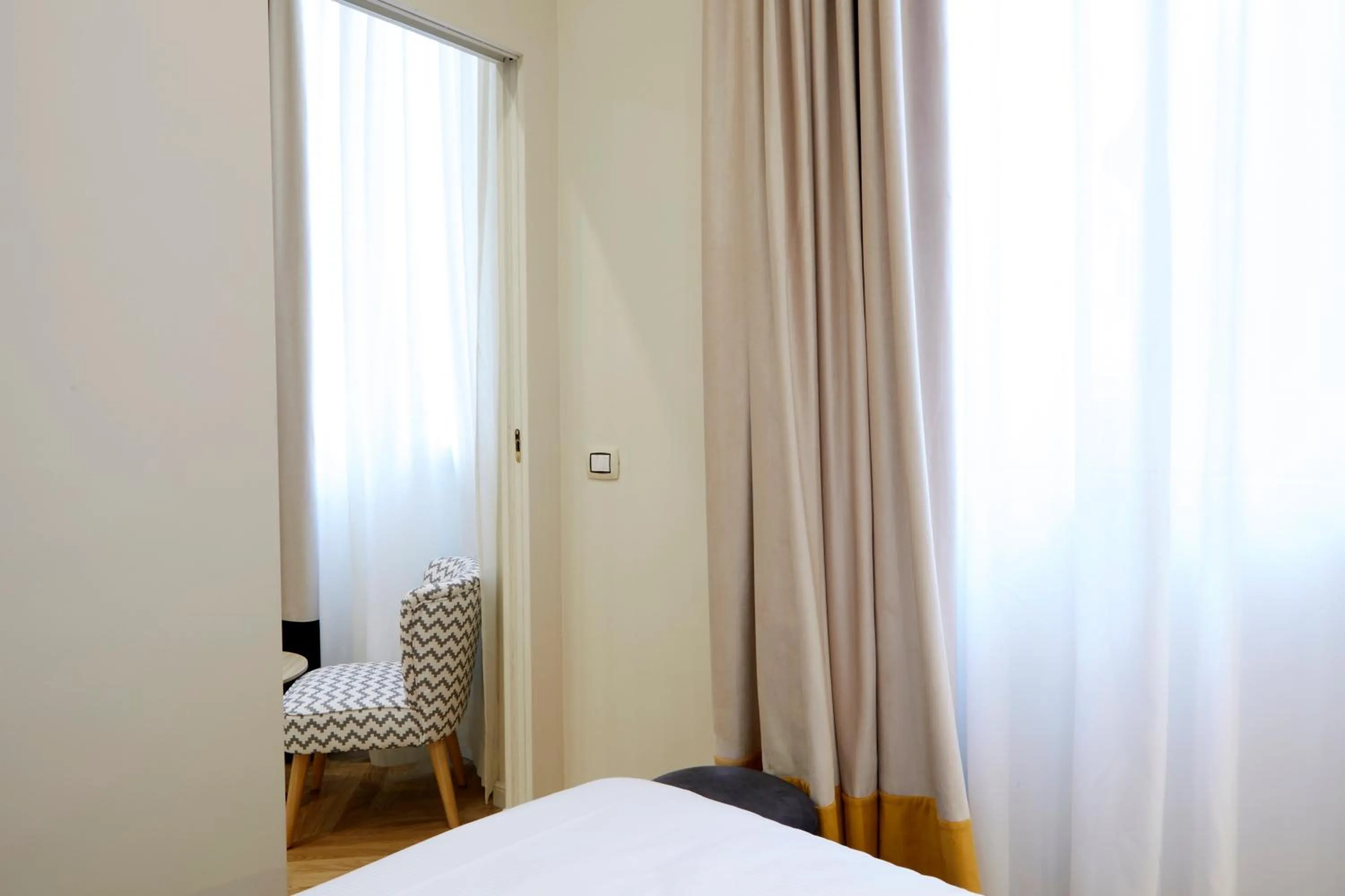 Photo of the whole room, Bed in Casa Vittoria Napoli - Santa Lucia