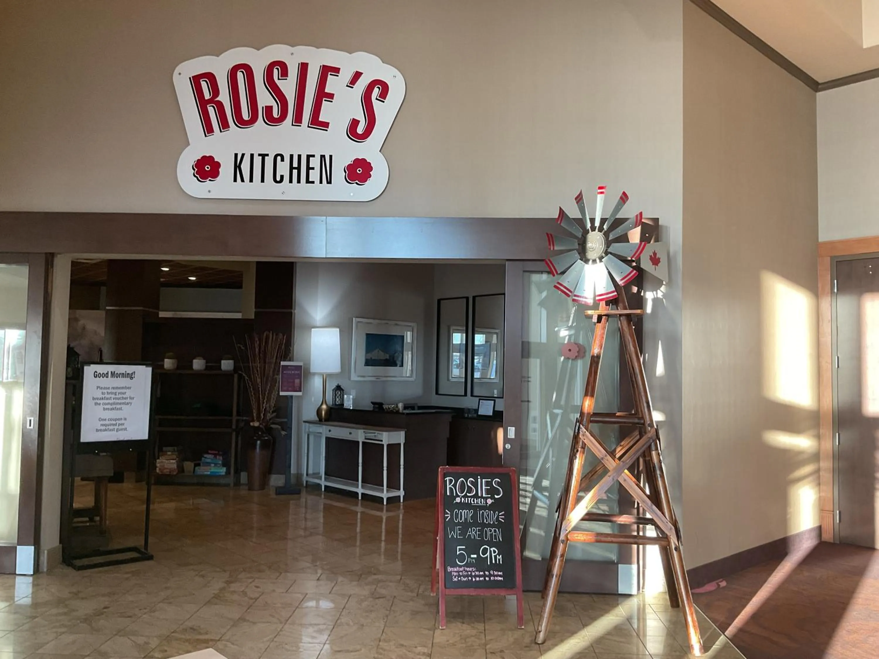 Restaurant/places to eat in Camrose Resort Hotel