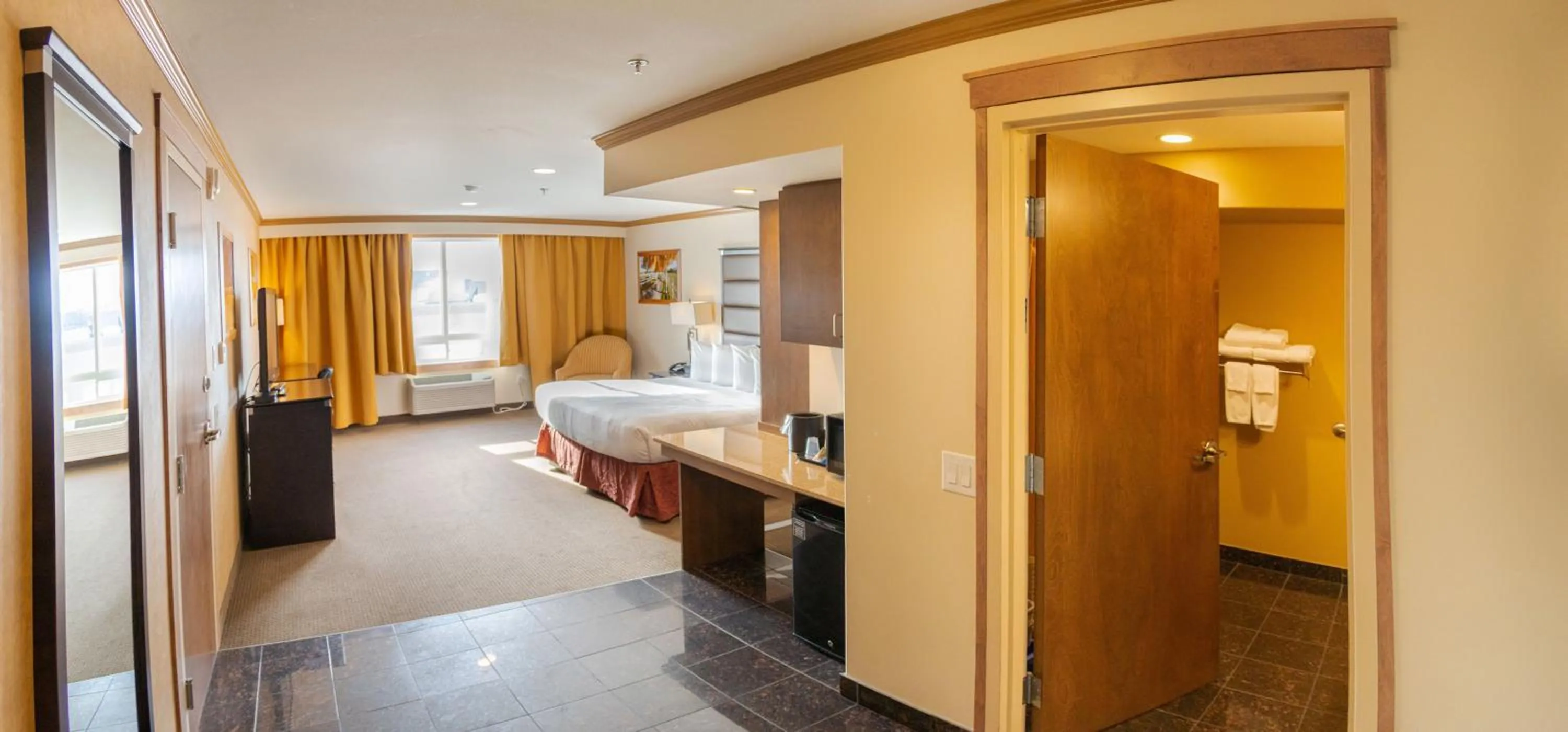 Photo of the whole room, Bed in Camrose Resort Hotel