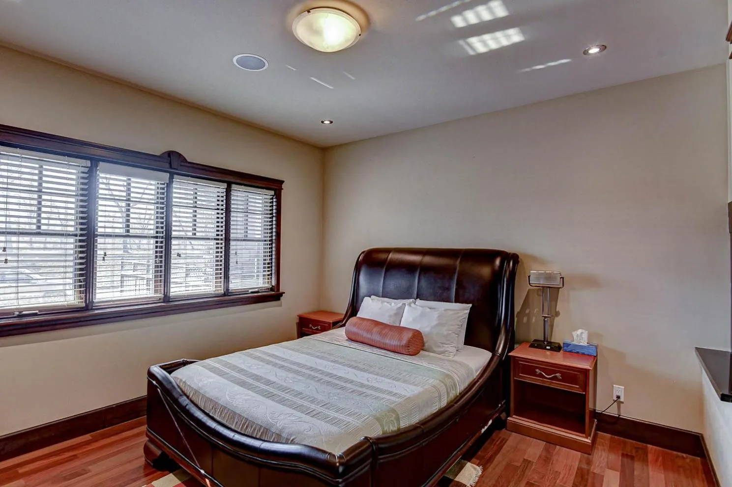 Bedroom in Westmount River Inn