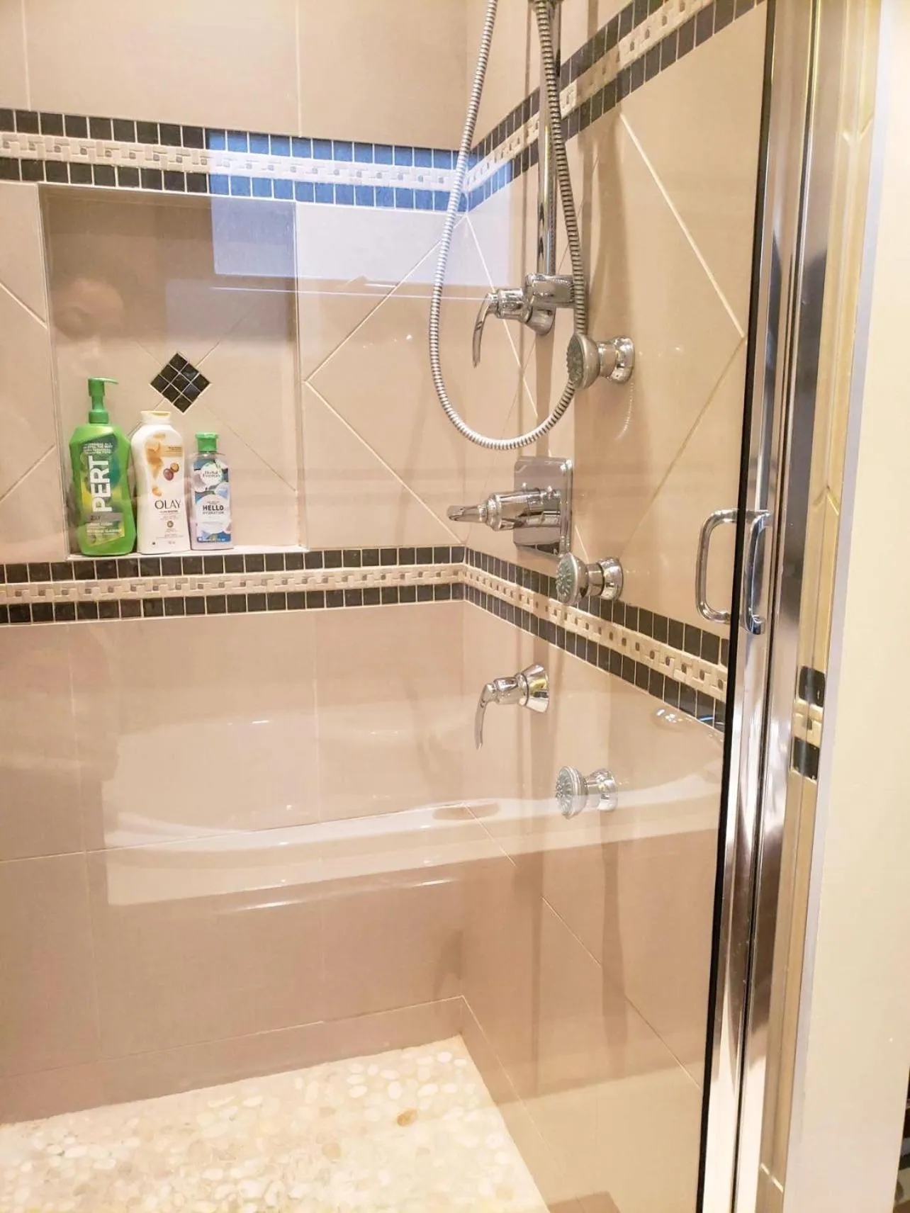 Shower in Westmount River Inn