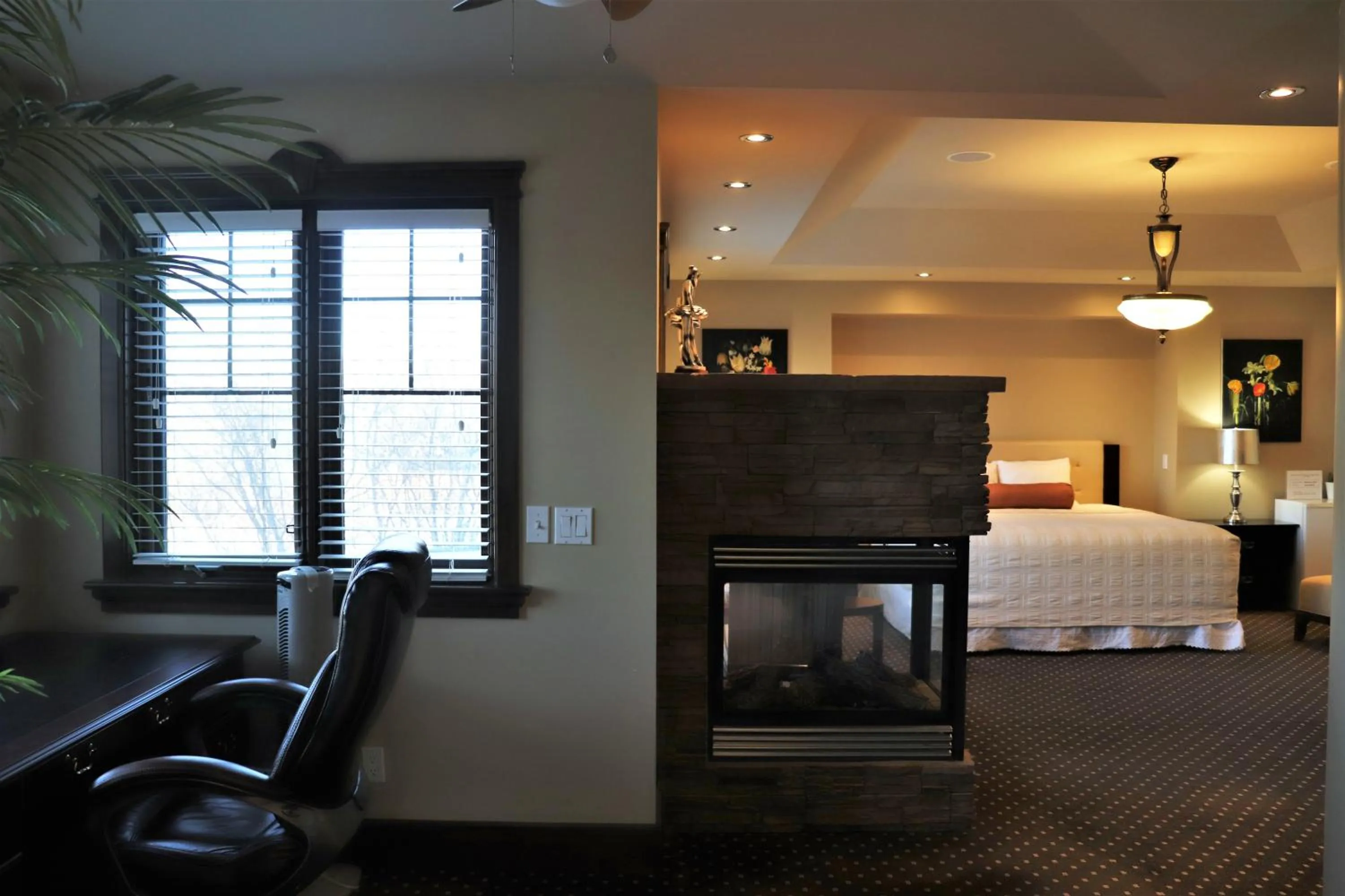 Bed in Westmount River Inn