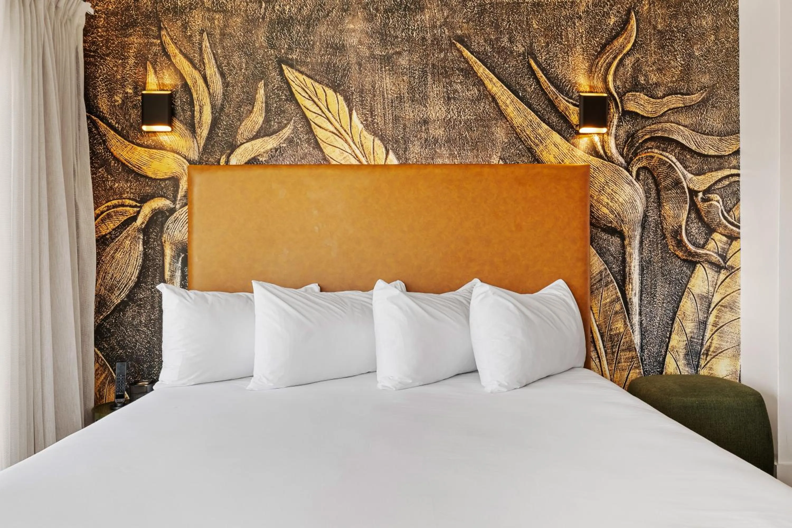 Bed in Nob Hill Hotel