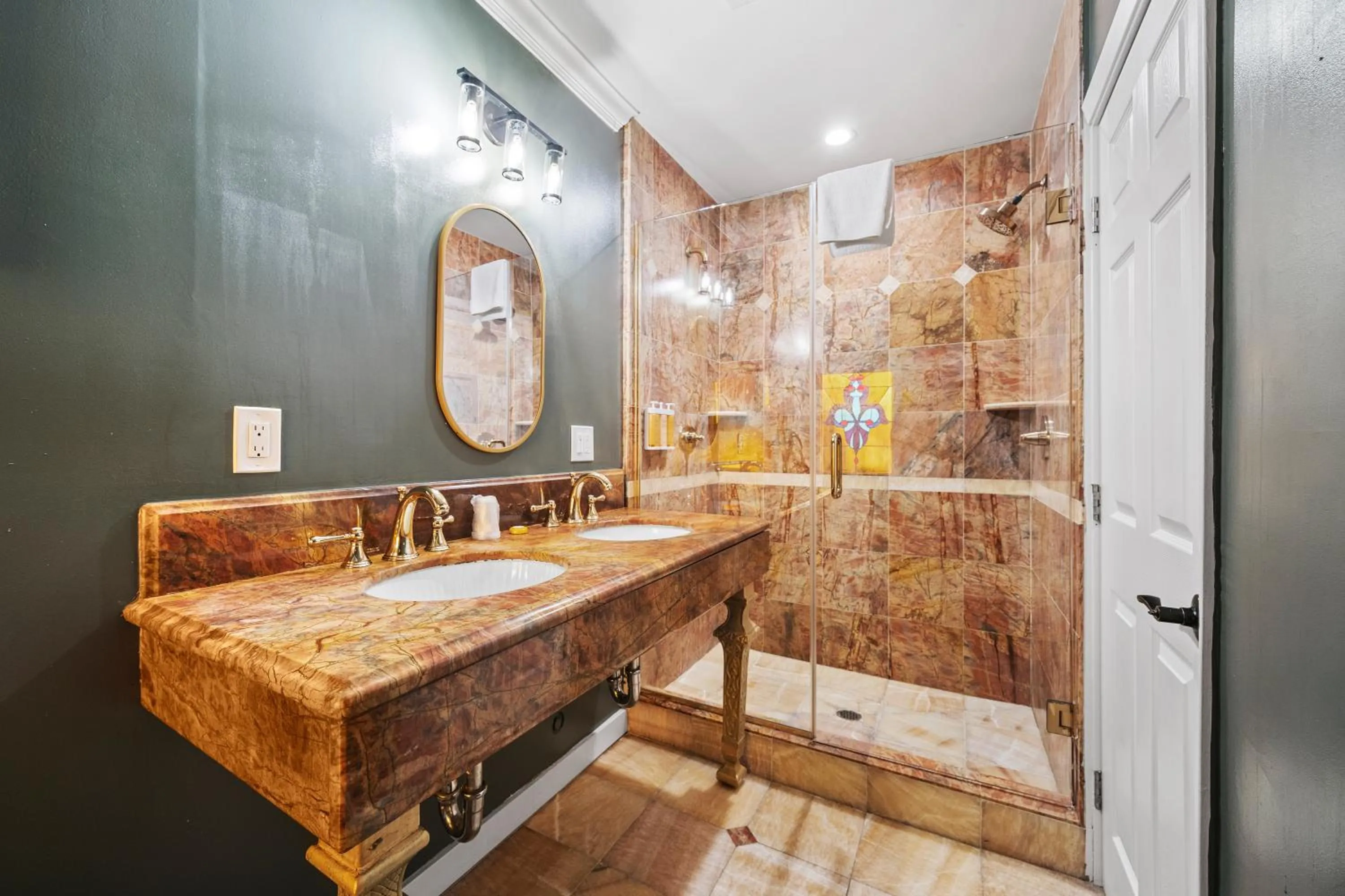 Shower in Nob Hill Hotel