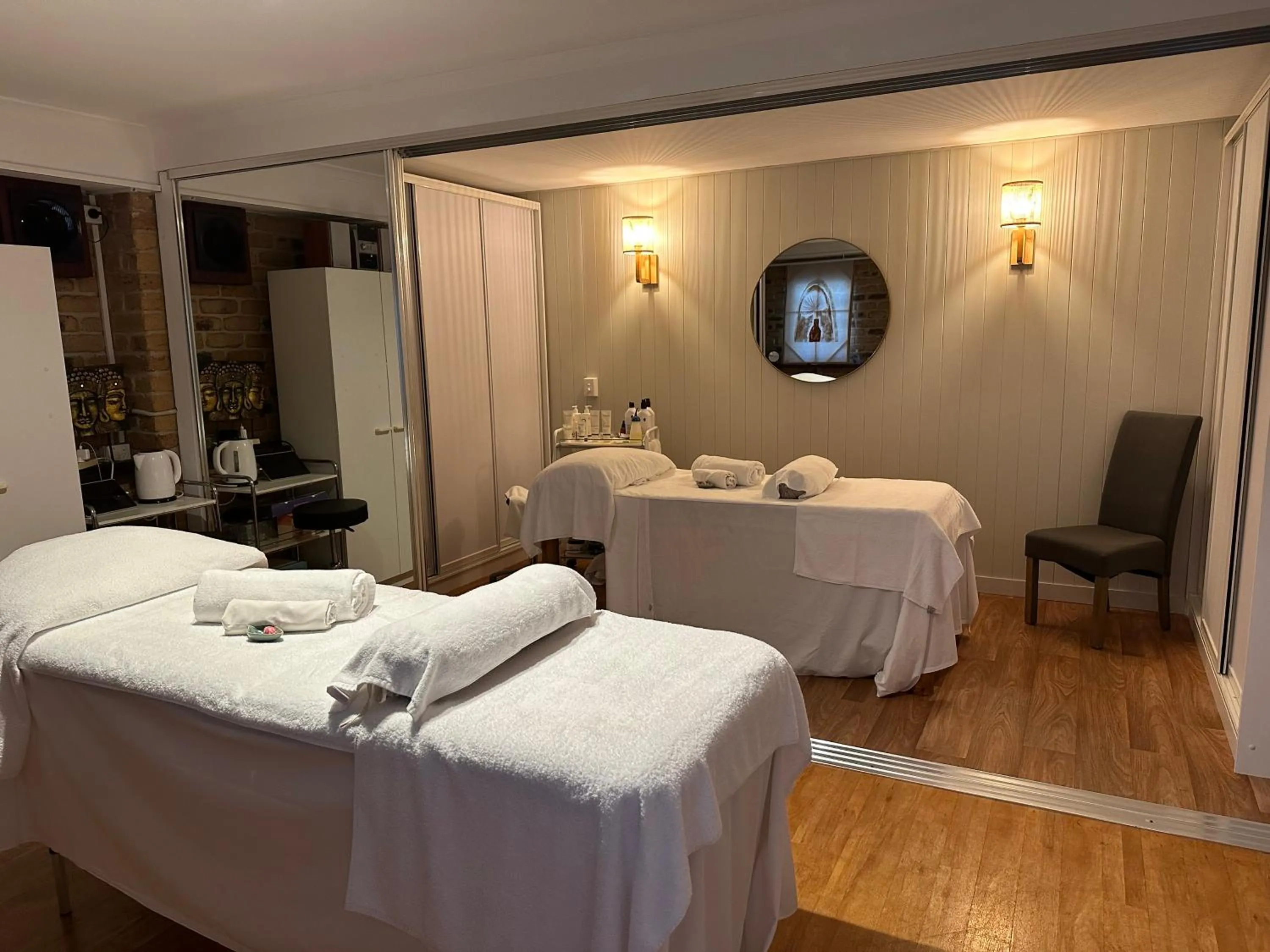 Massage, Bed in Saltwater Villas - Pet Friendly Accommodation