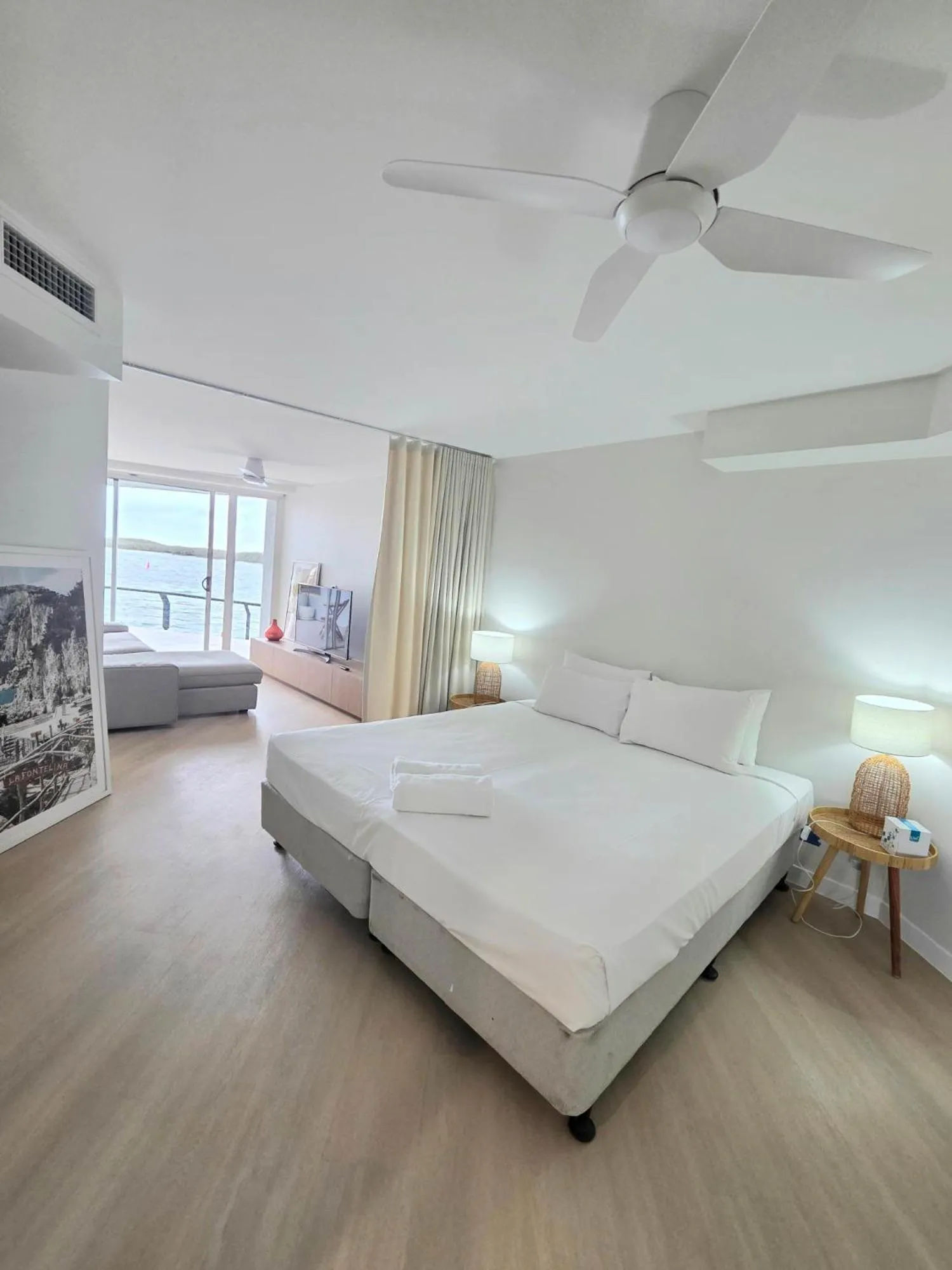 Bed in La Promenade Absolute Waterfront Apartments