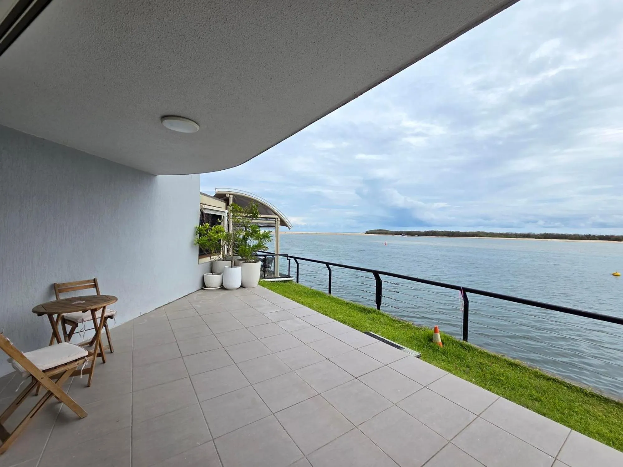 Patio in La Promenade Absolute Waterfront Apartments