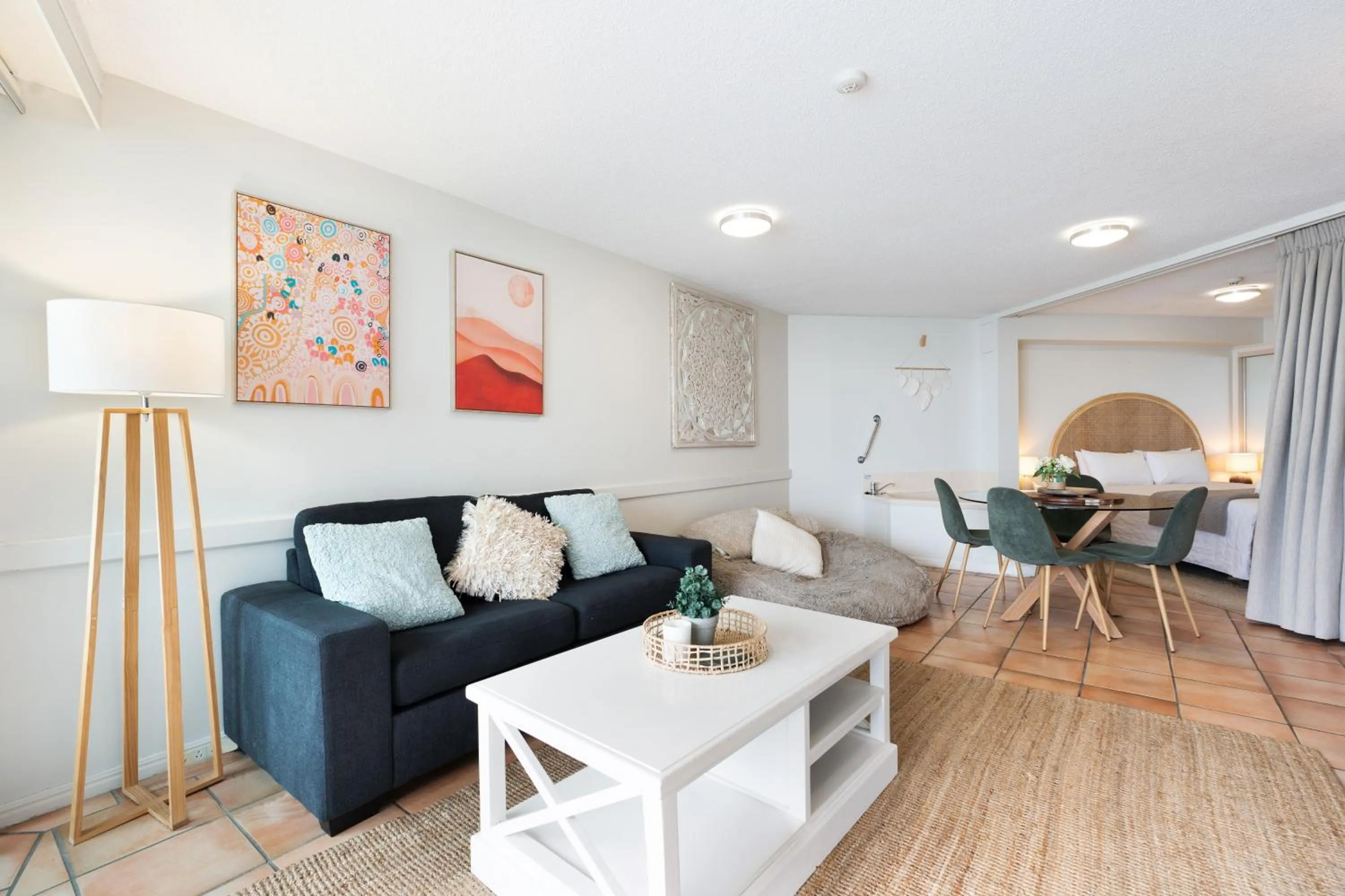 La Promenade Absolute Waterfront Apartments