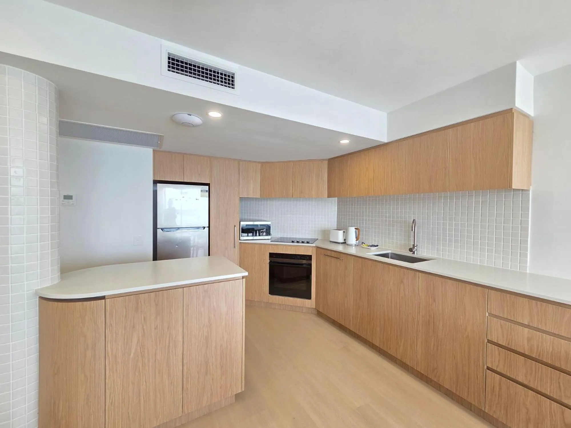 Kitchen or kitchenette in La Promenade Absolute Waterfront Apartments