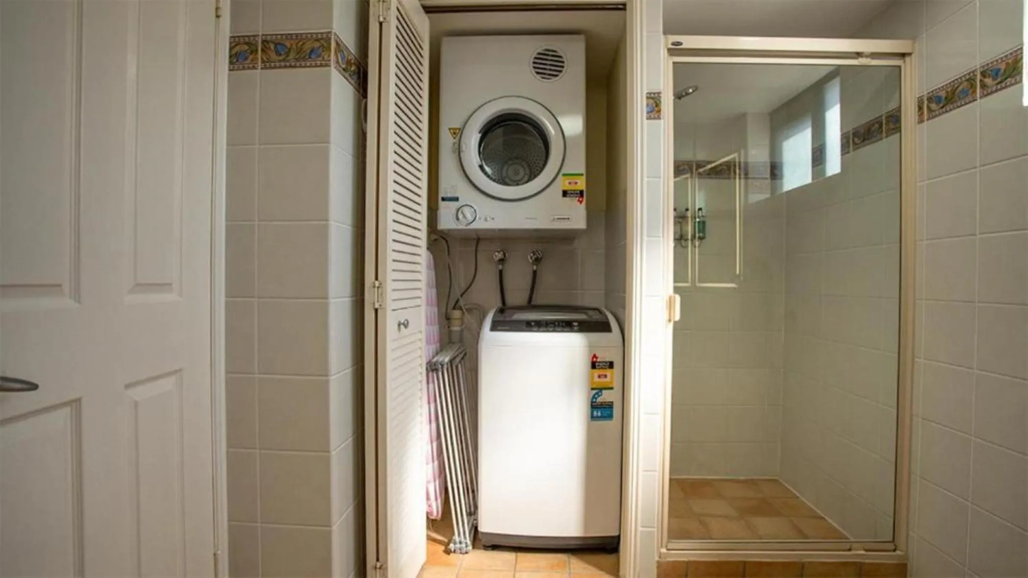 Shower in La Promenade Absolute Waterfront Apartments