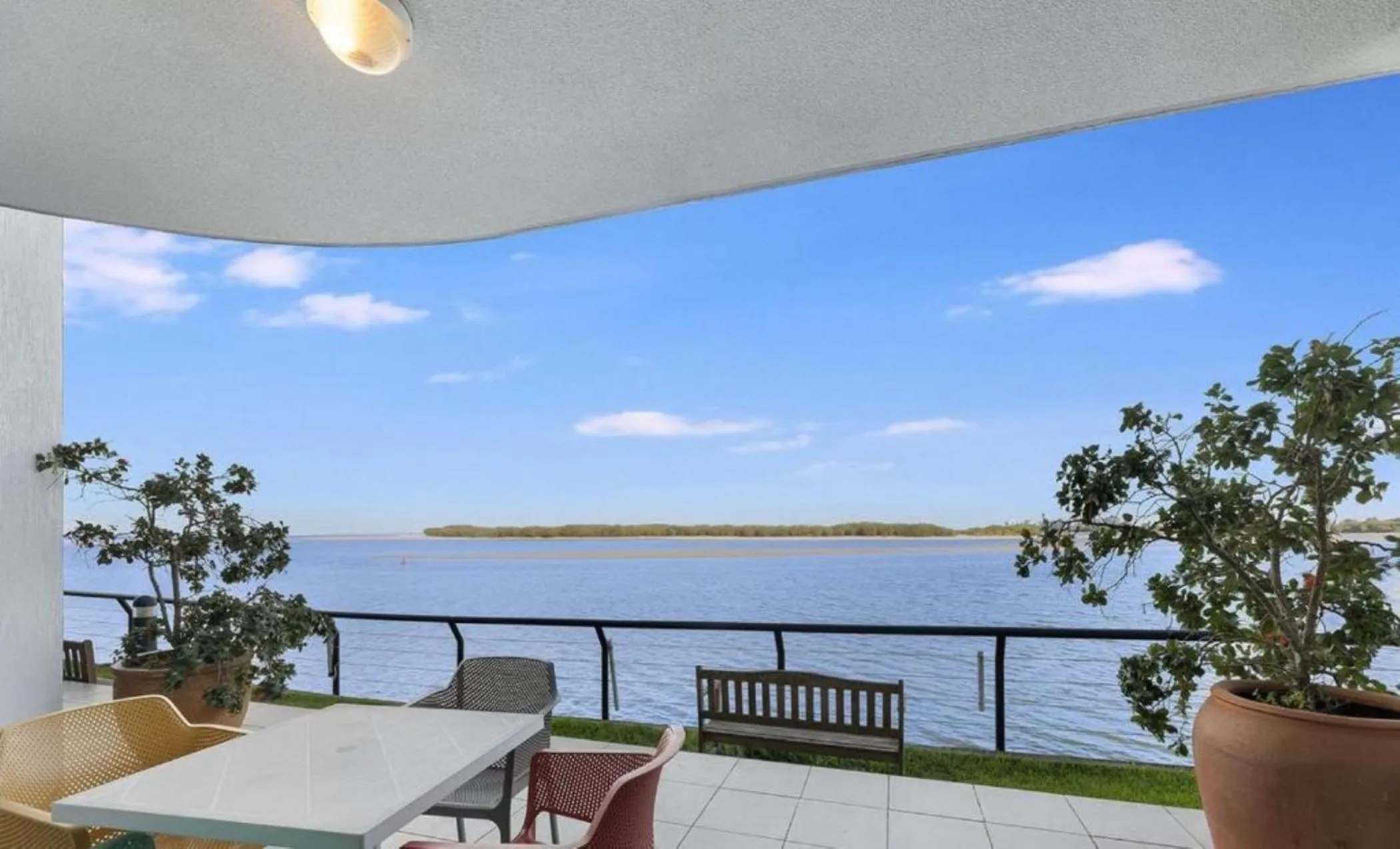 La Promenade Absolute Waterfront Apartments