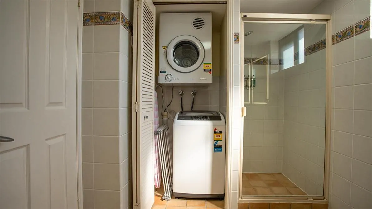 Shower in La Promenade