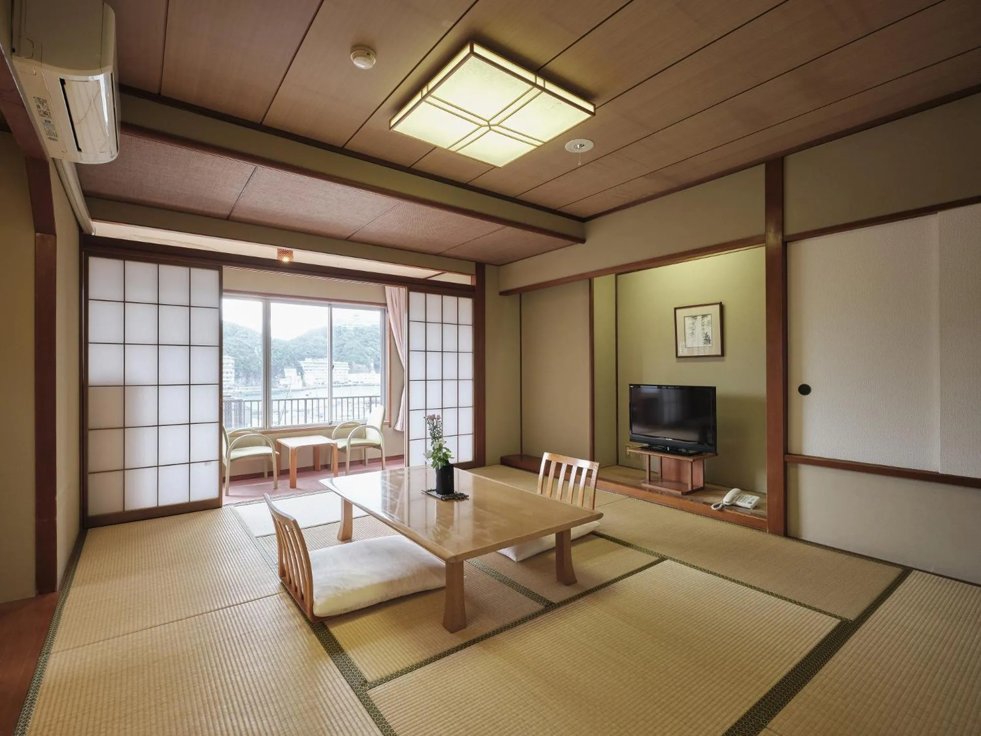 Photo of the whole room in Manseiro