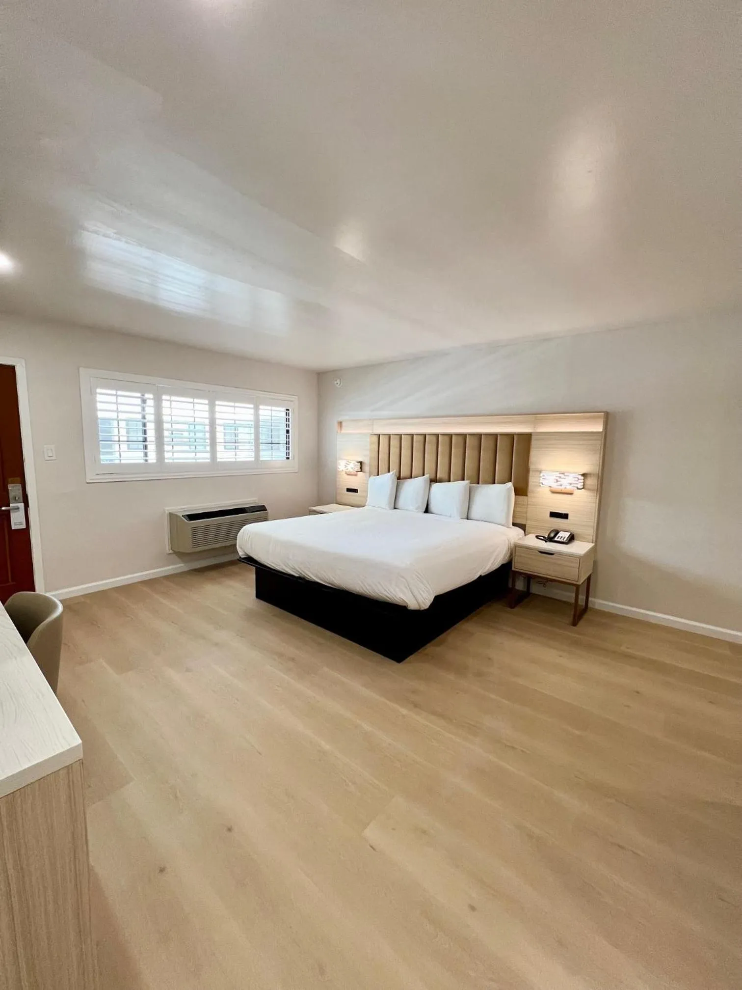 Bed in Nob Hill Motor Inn -Newly Updated Rooms!