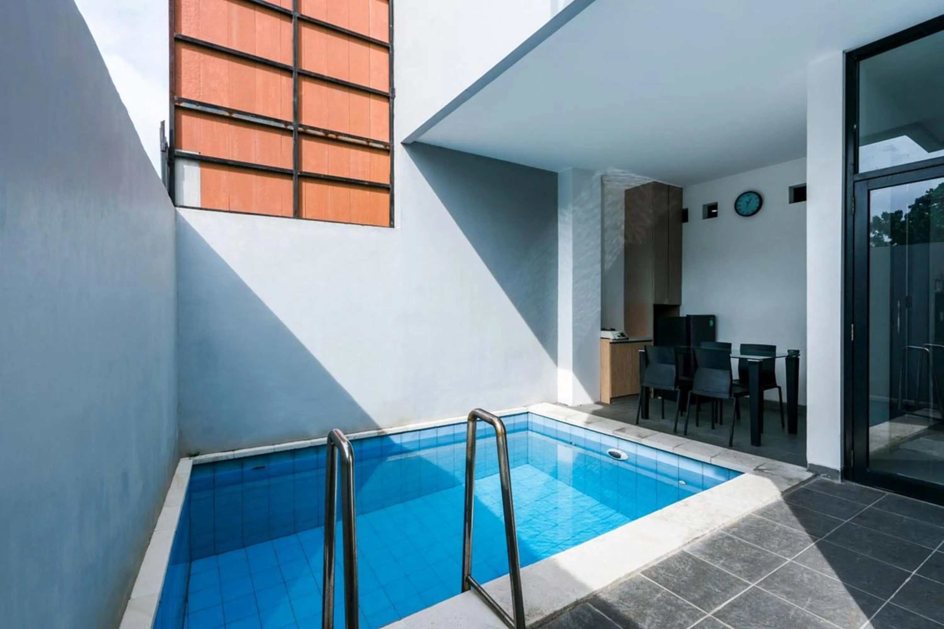 Swimming pool in Townhouse Sanur
