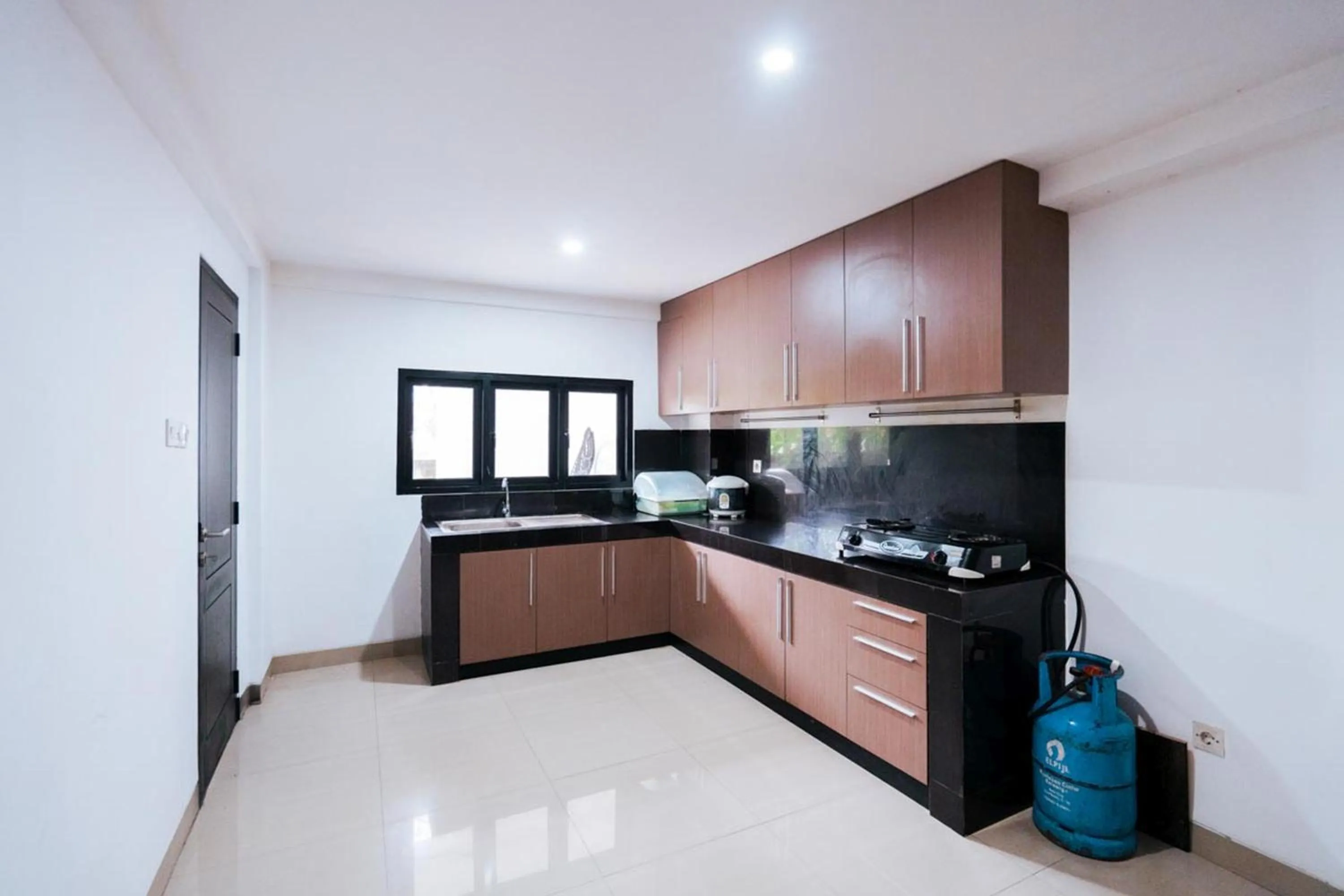 kitchen in Townhouse Sanur