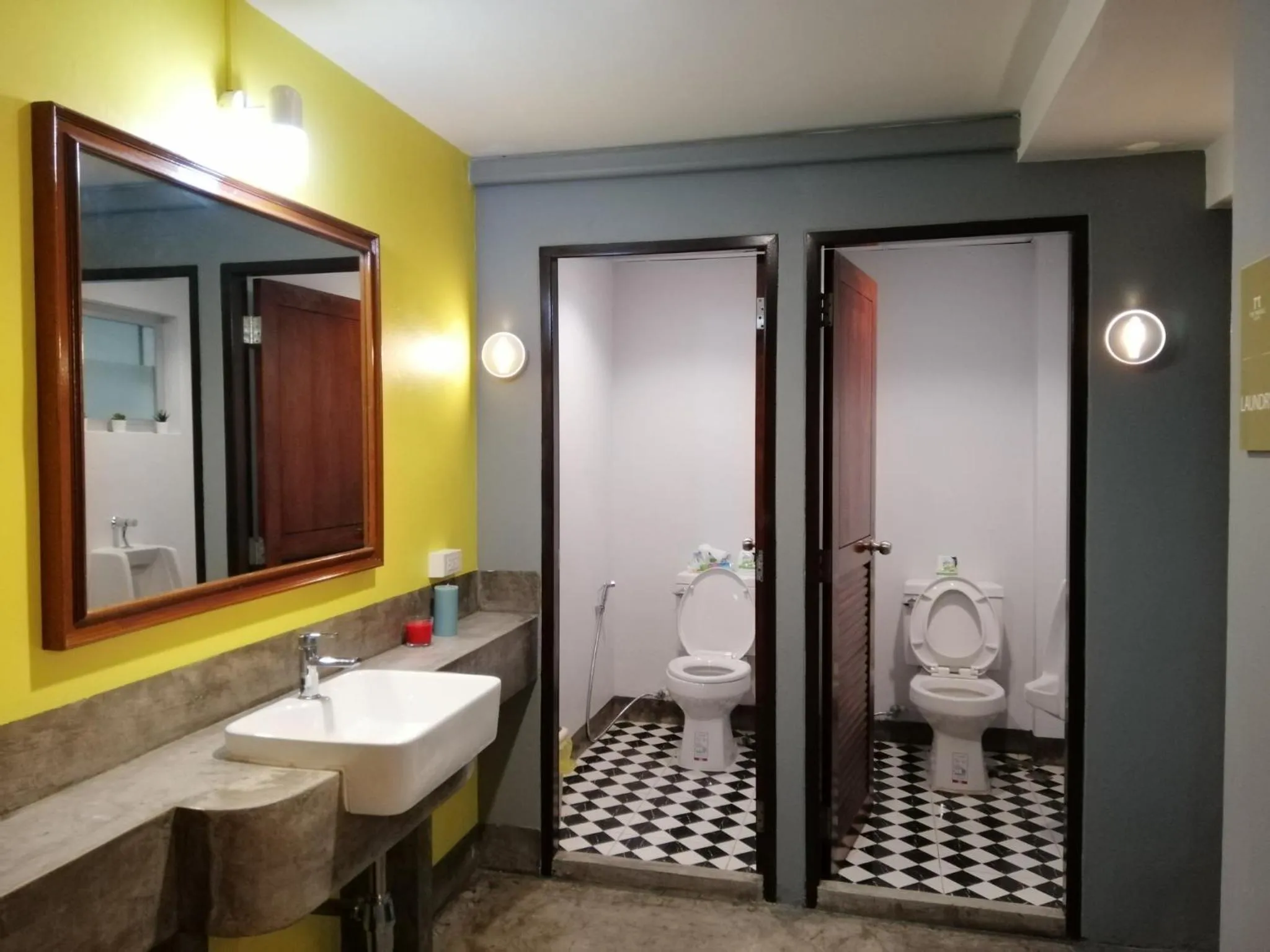 Toilet in The Marble Hostel