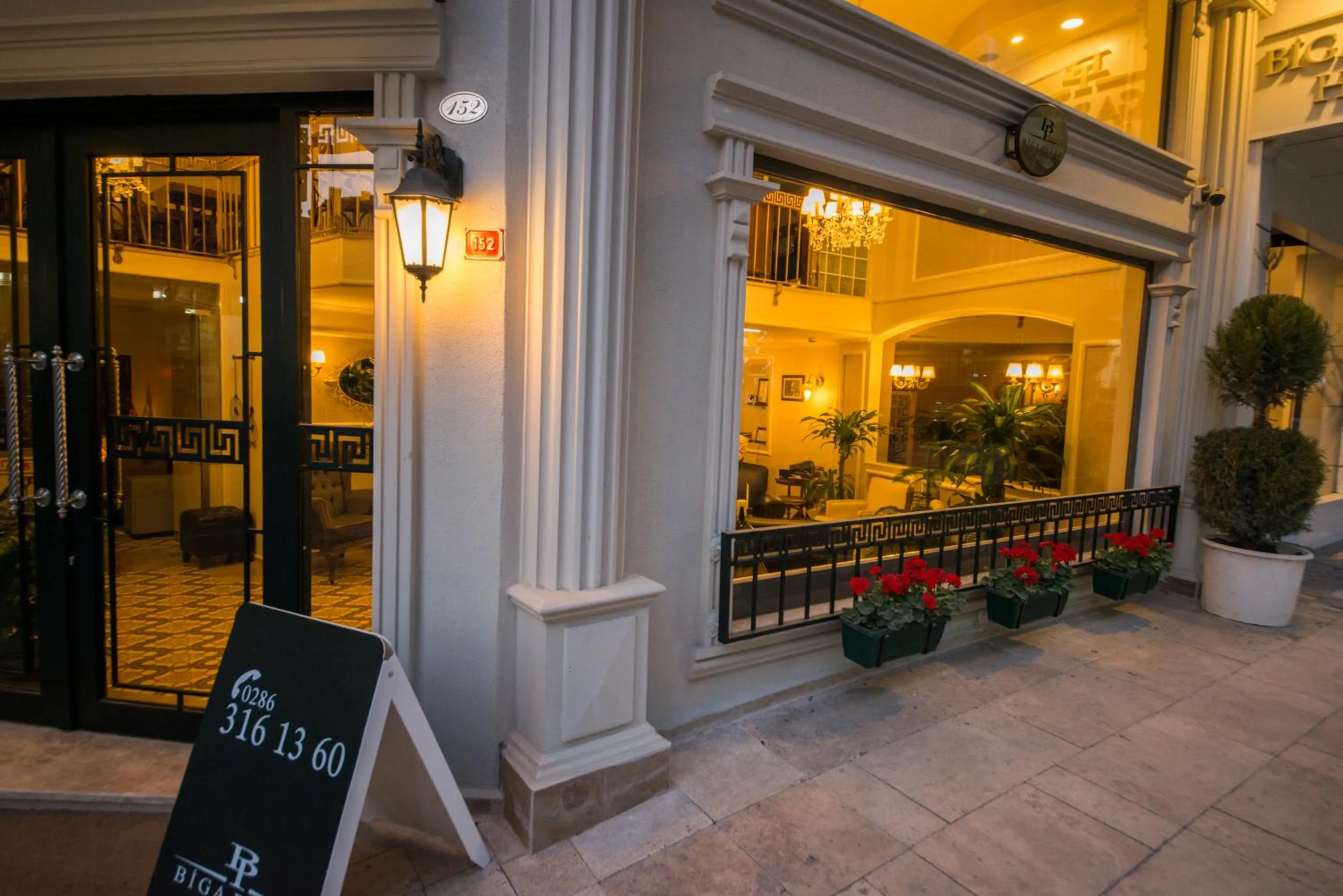 Facade/entrance in Biga Palas Hotel