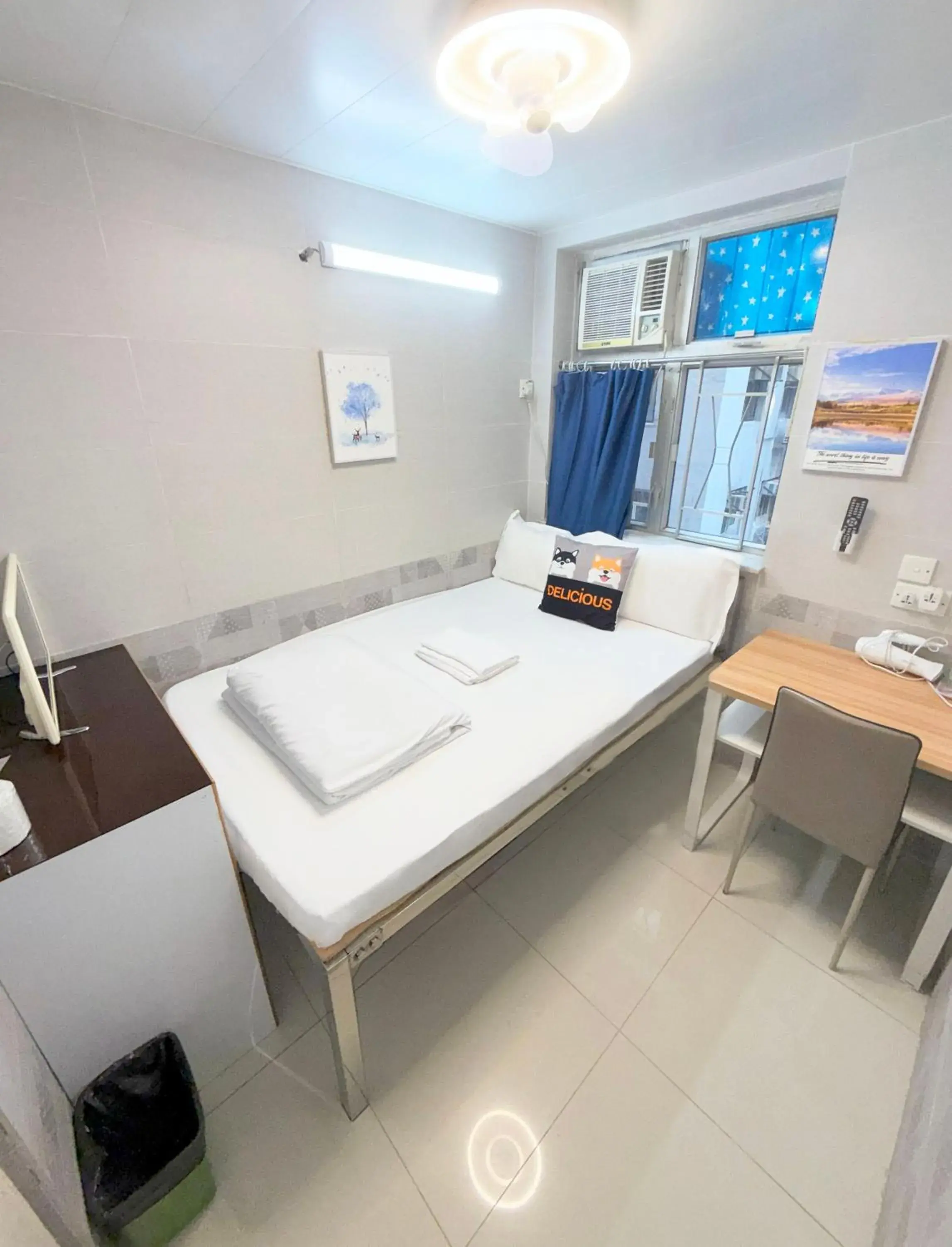 Standard Double Room with Shared Bathroom in Apple Hostel 蘋果賓館 Standard Double Room with Shared Bathroom in Apple Hostel 蘋果賓館