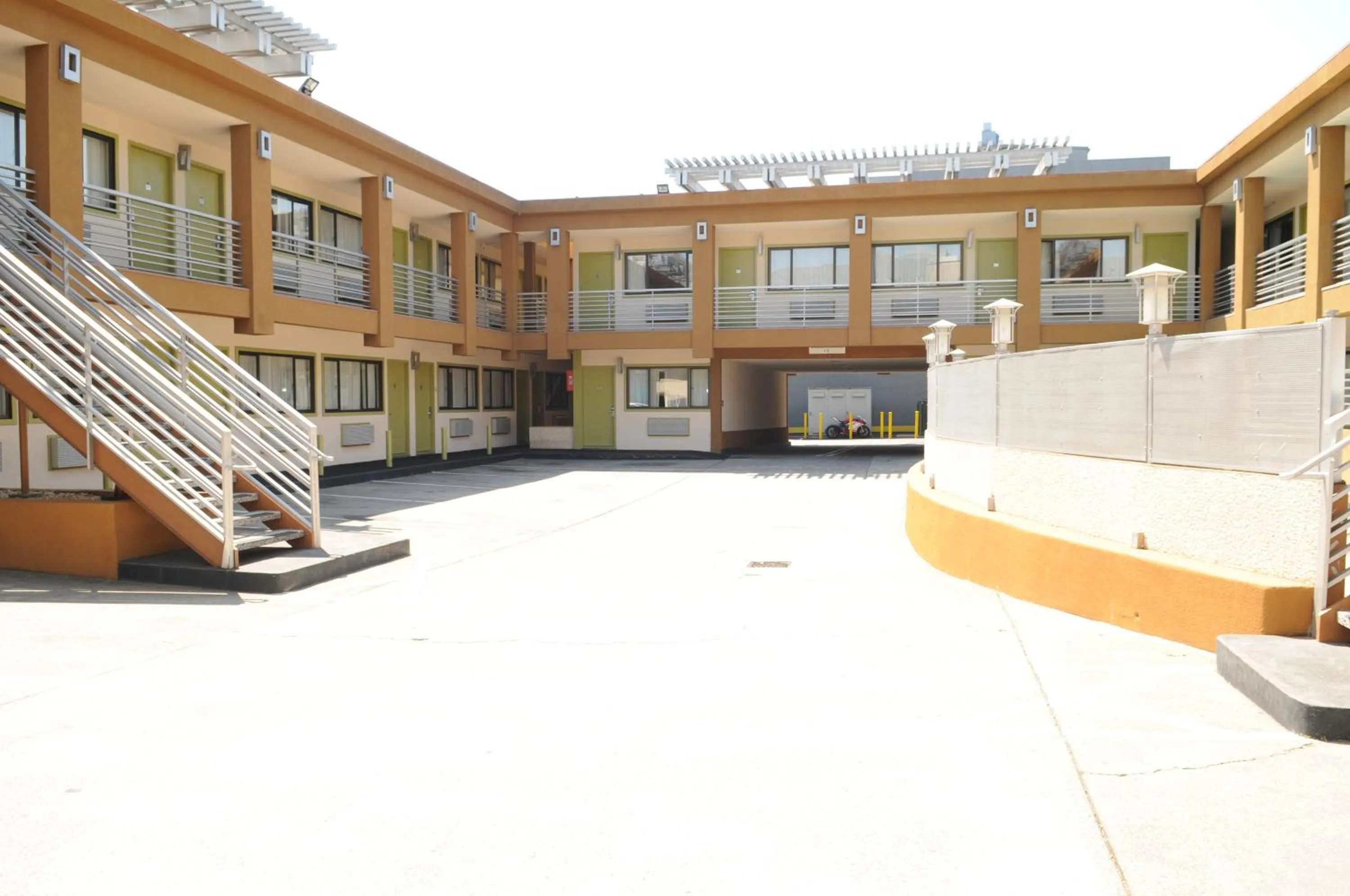 Facade/entrance in Civic Center Motor Inn