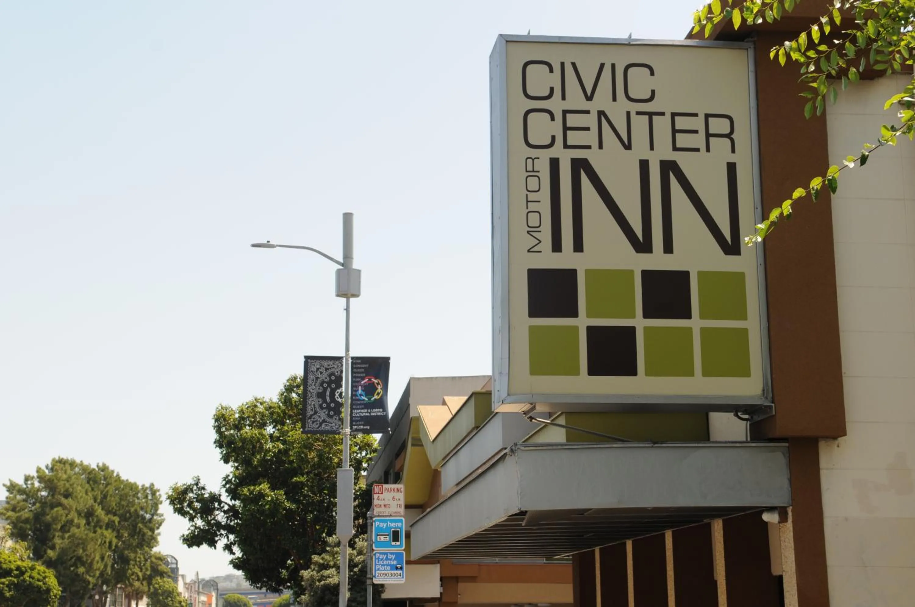 Facade/entrance in Civic Center Motor Inn