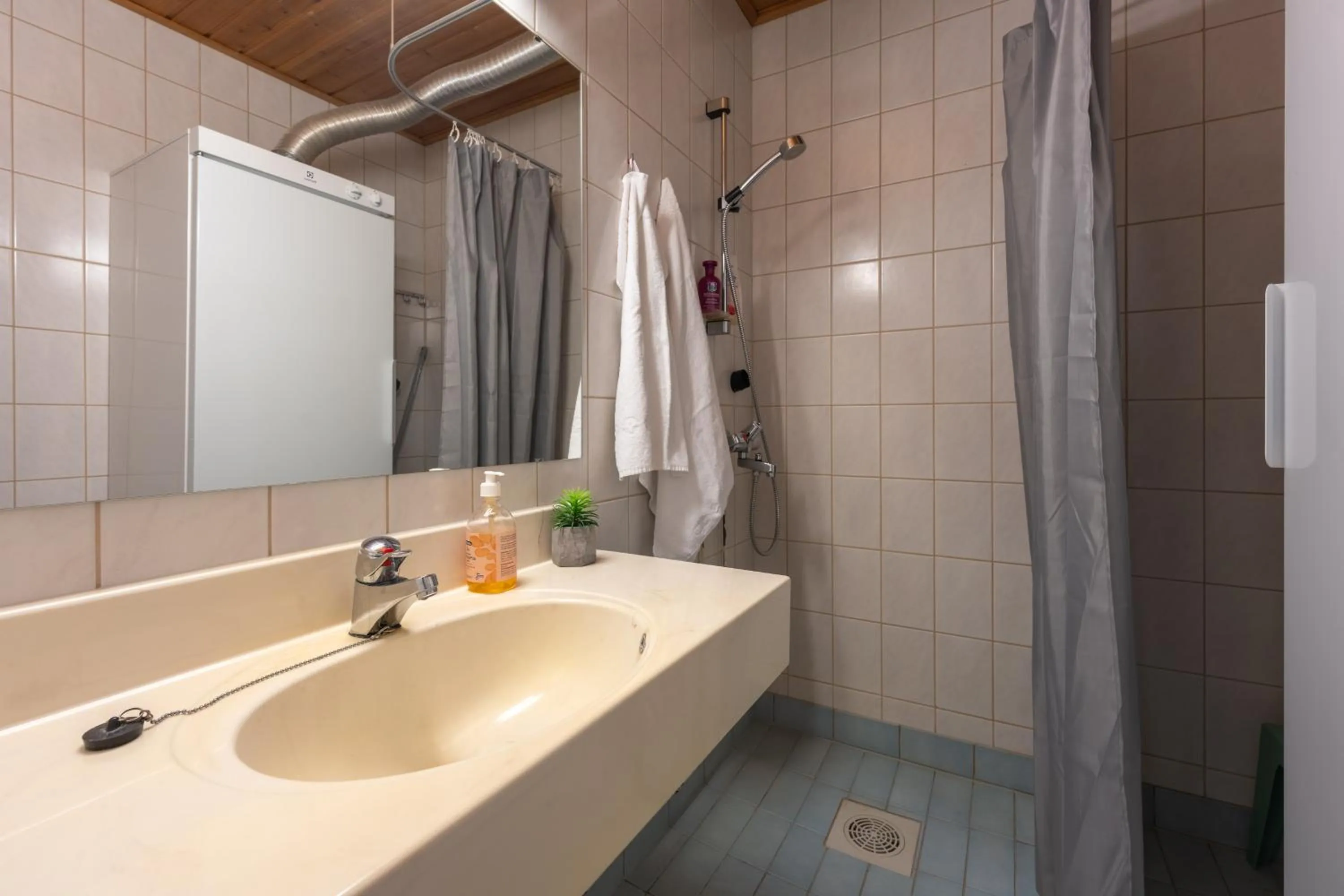 Shower in Kuukkeli Apartments