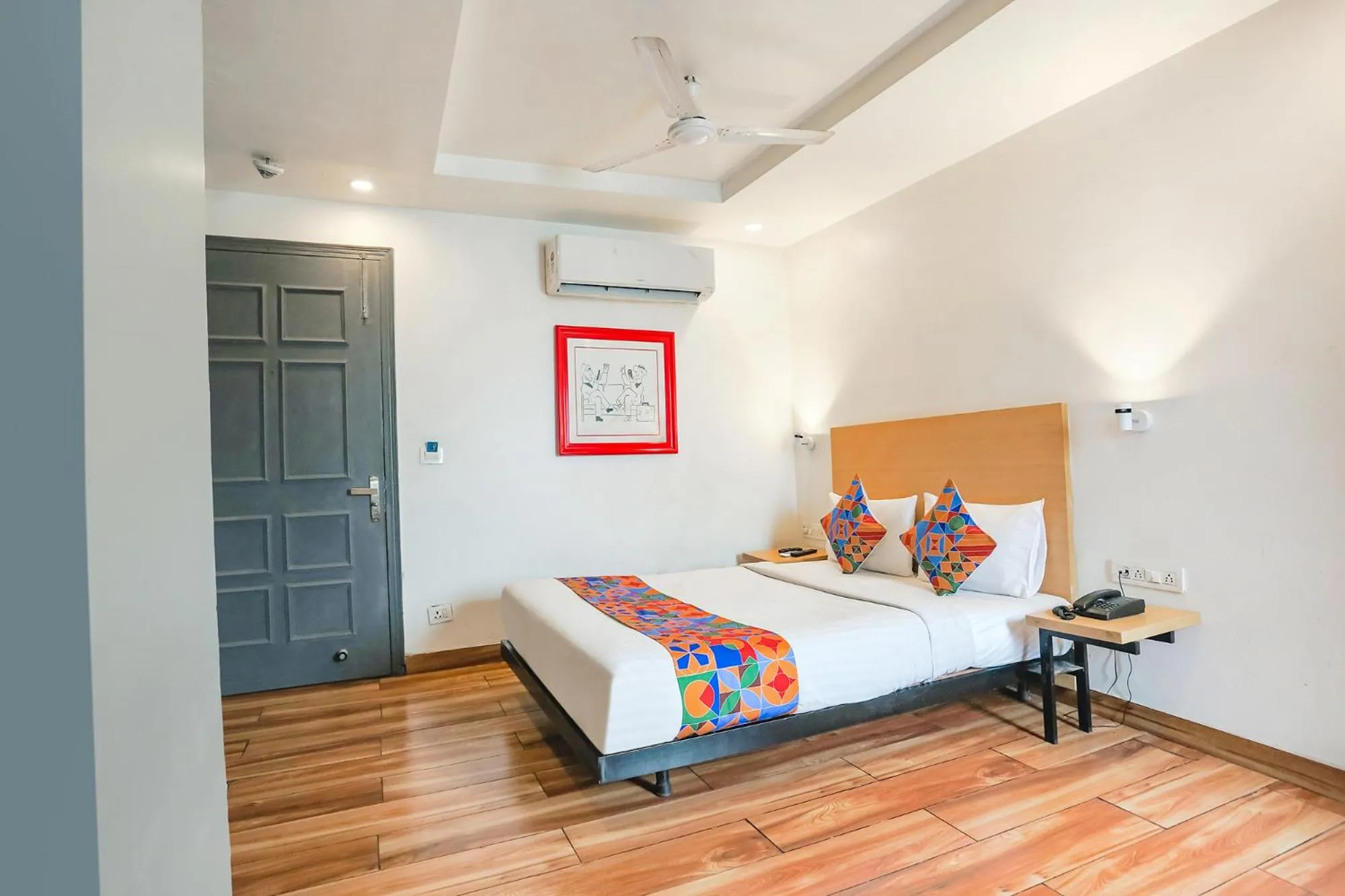 Photo of the whole room, Bed in FabExpress PP Residency