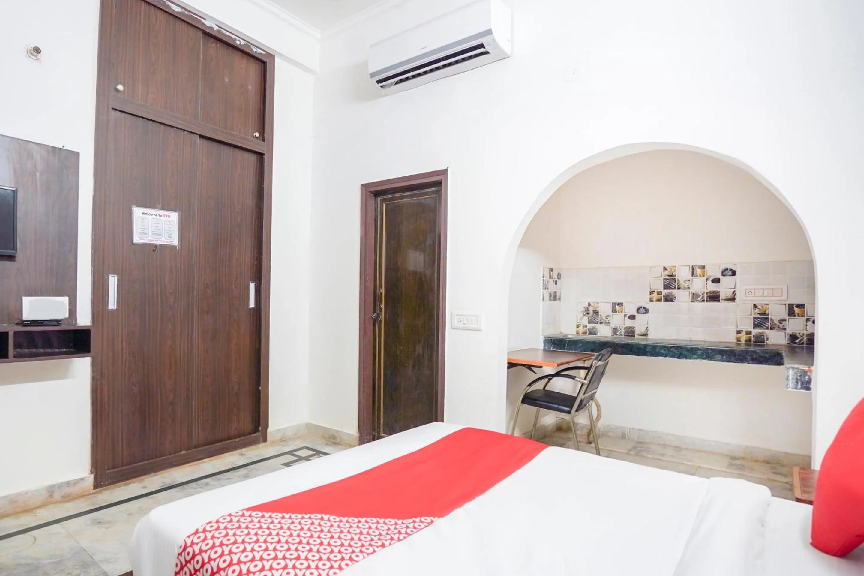 Bedroom, Bed in Hotel O Ratiram Palace BY Wamson