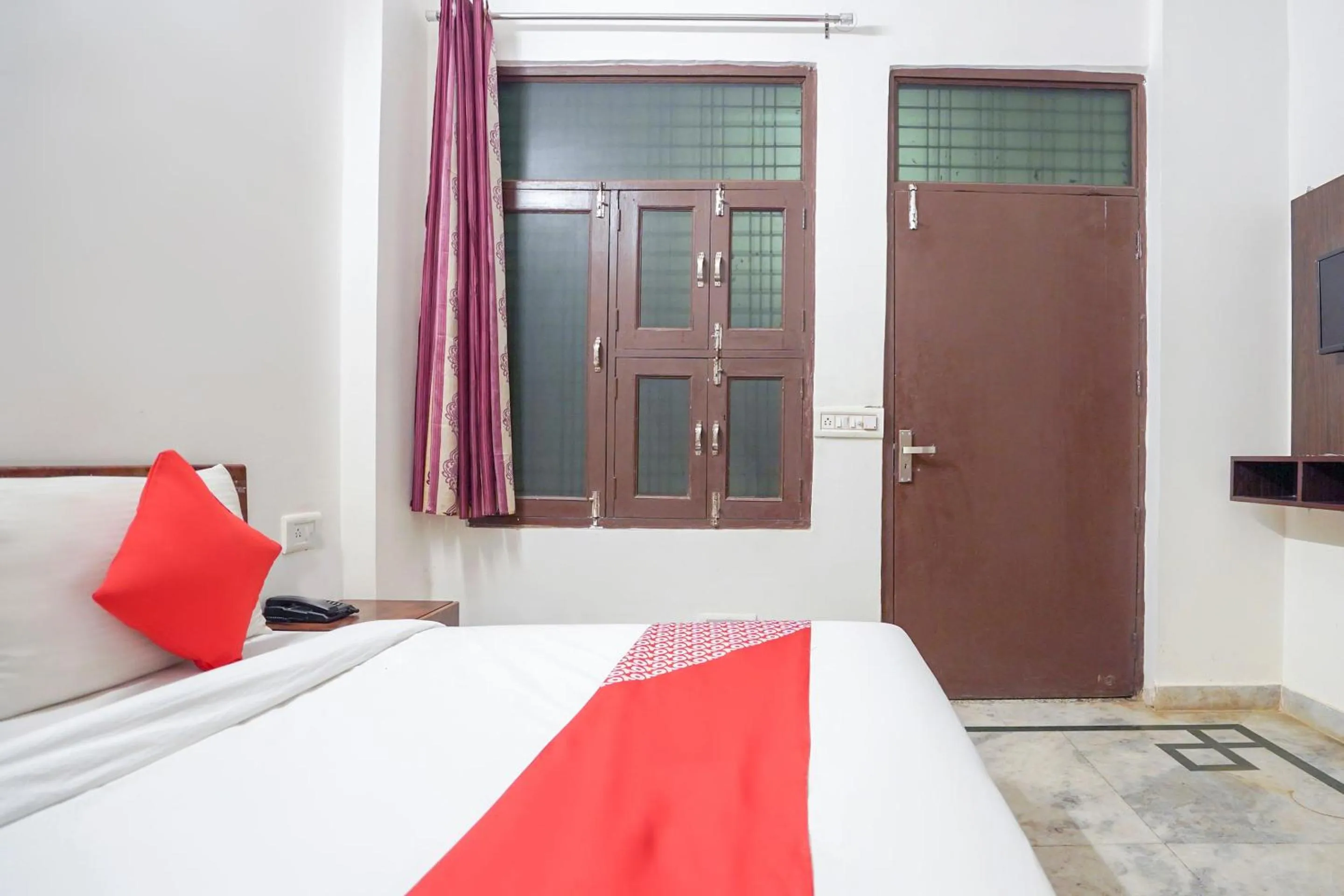 Bedroom, Bed in Hotel O Ratiram Palace BY Wamson